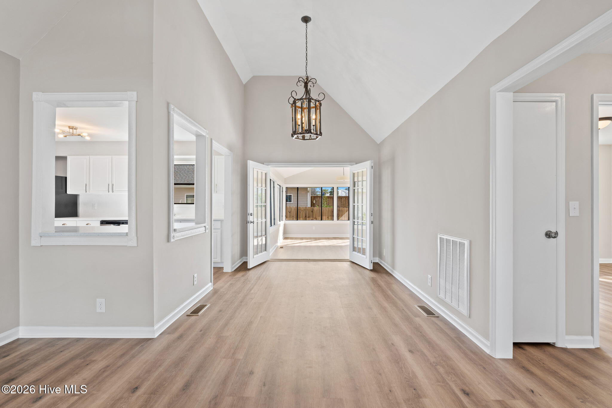 100562067 | Photo 10