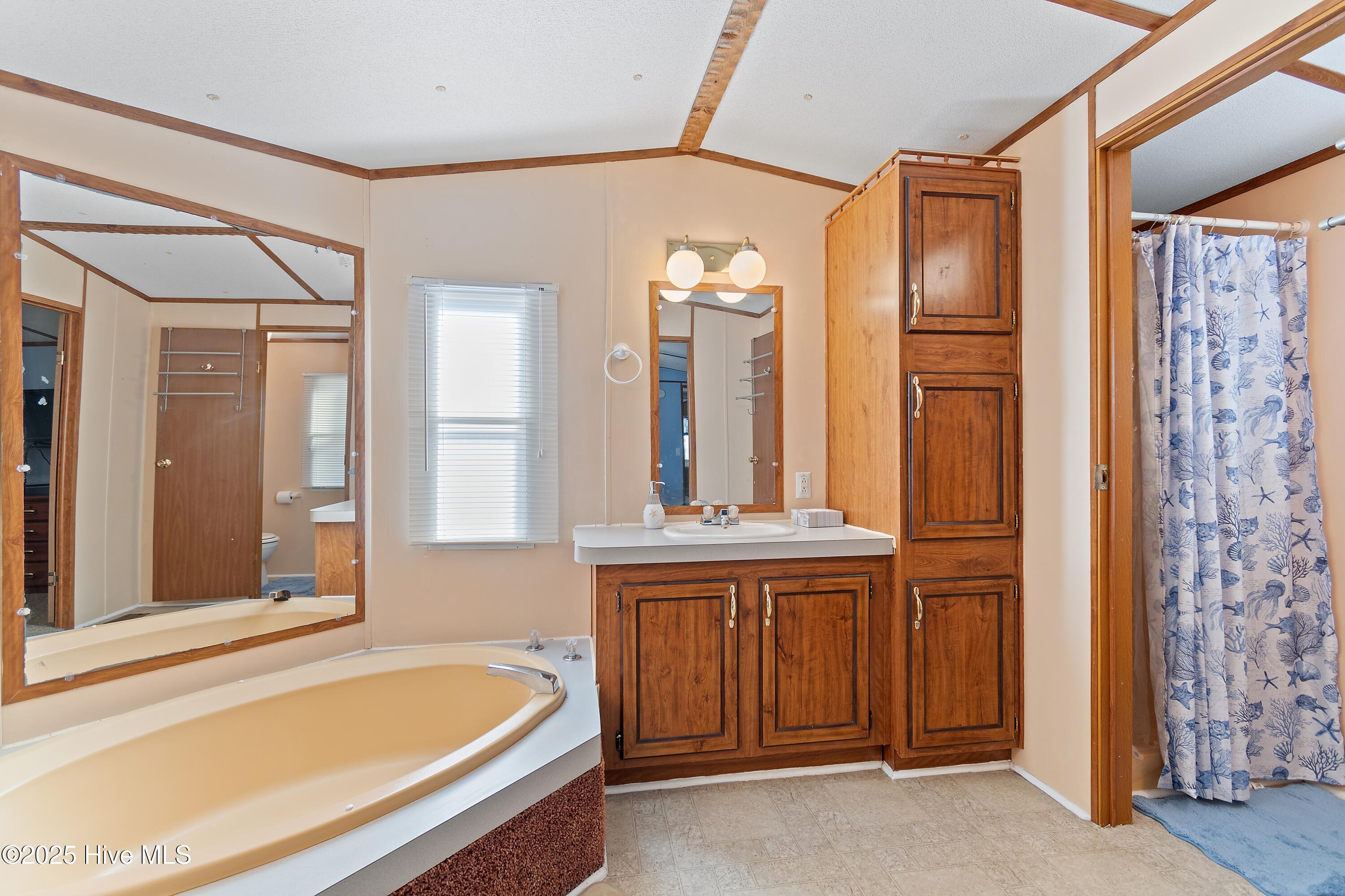 100543212 | Photo 24