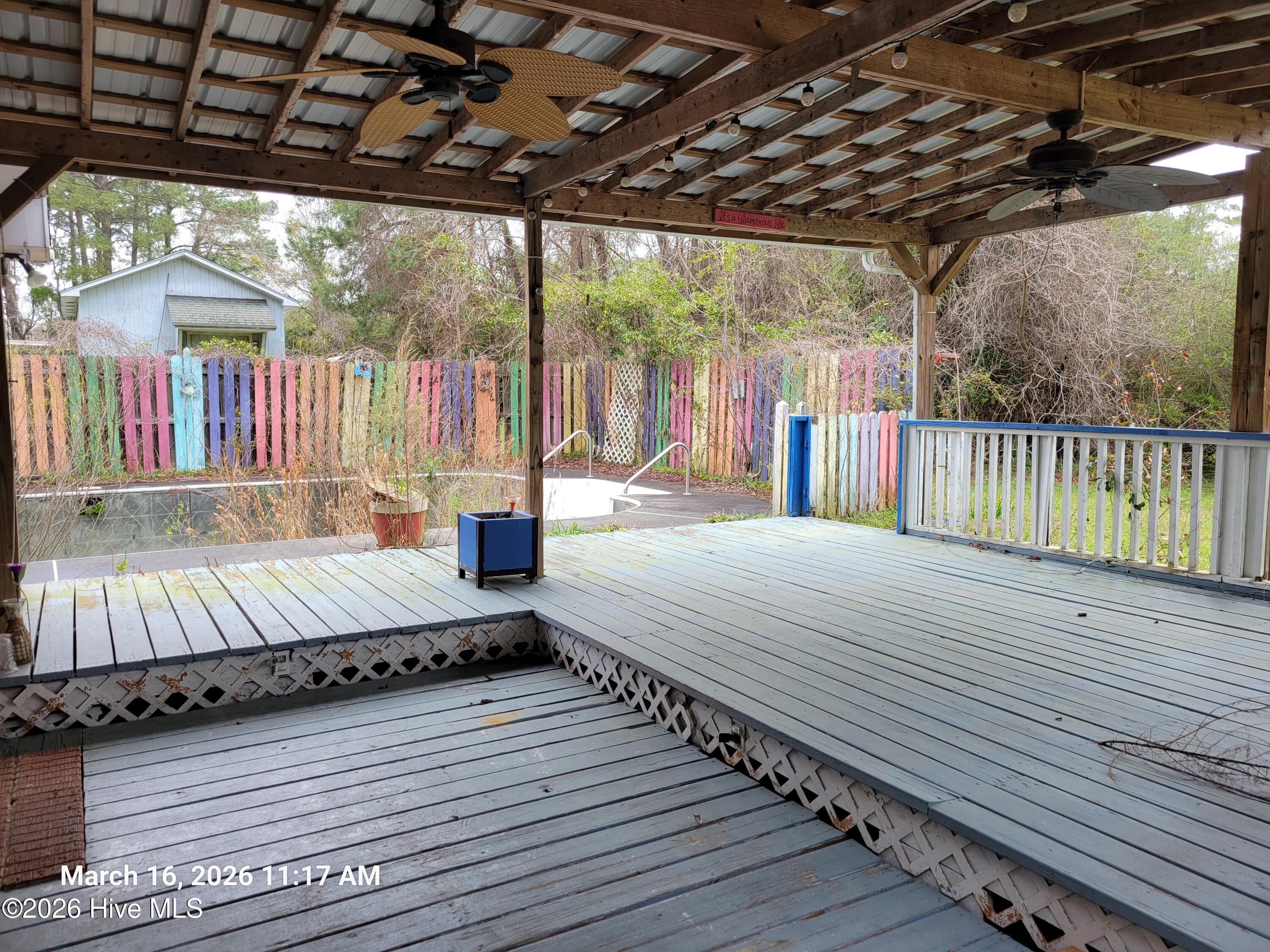 100561315 | Photo 16