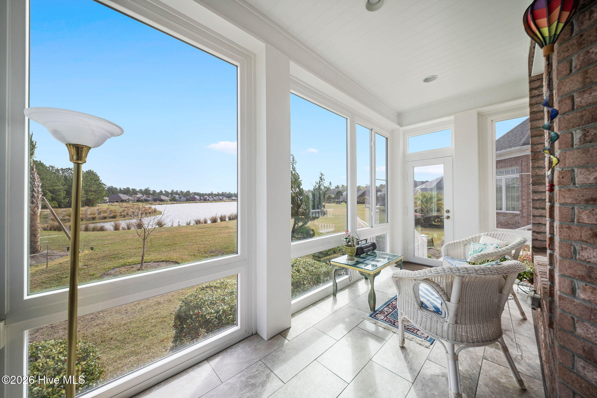 100560787 | Photo 43