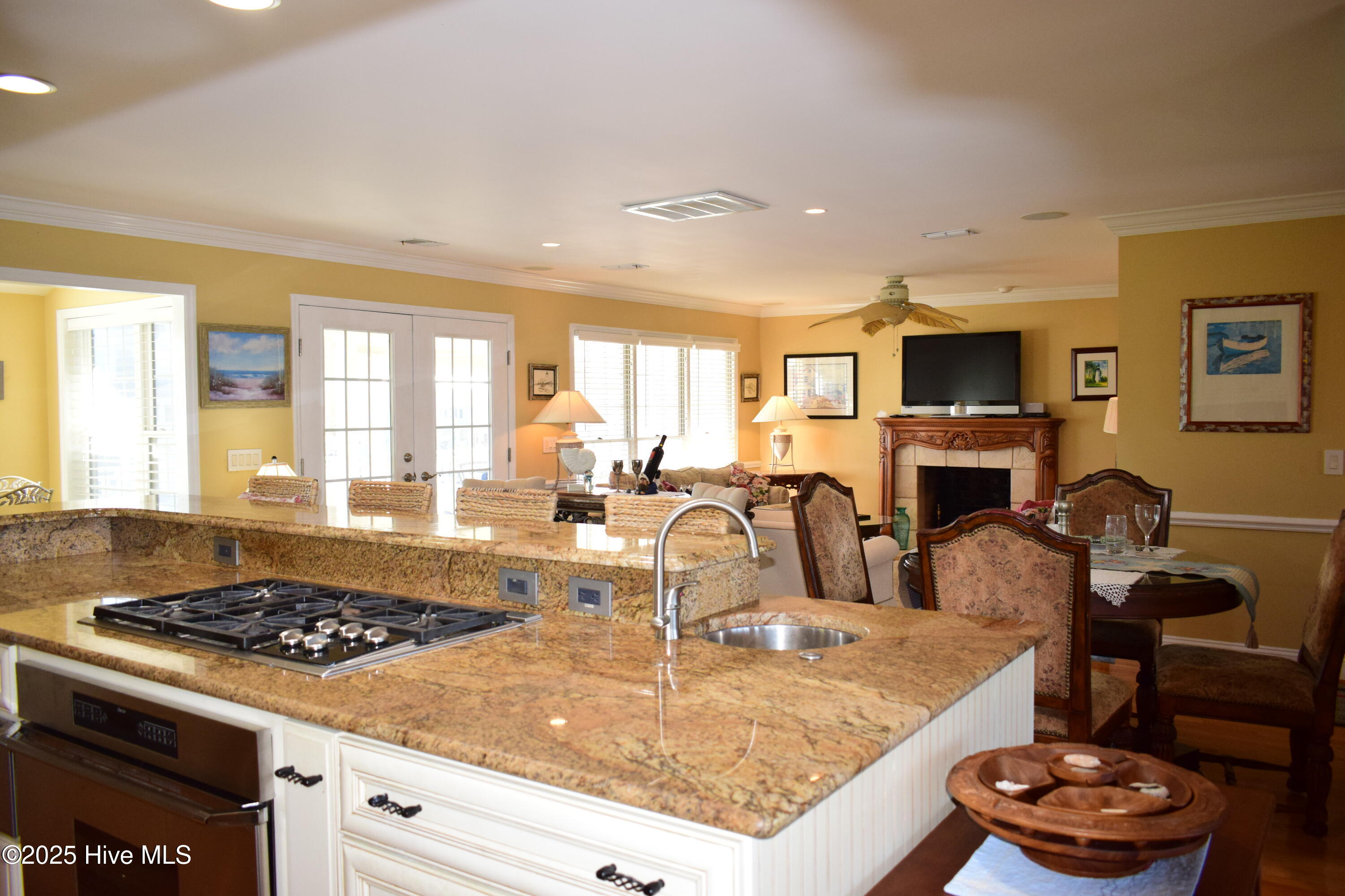 100545109 | Photo 15