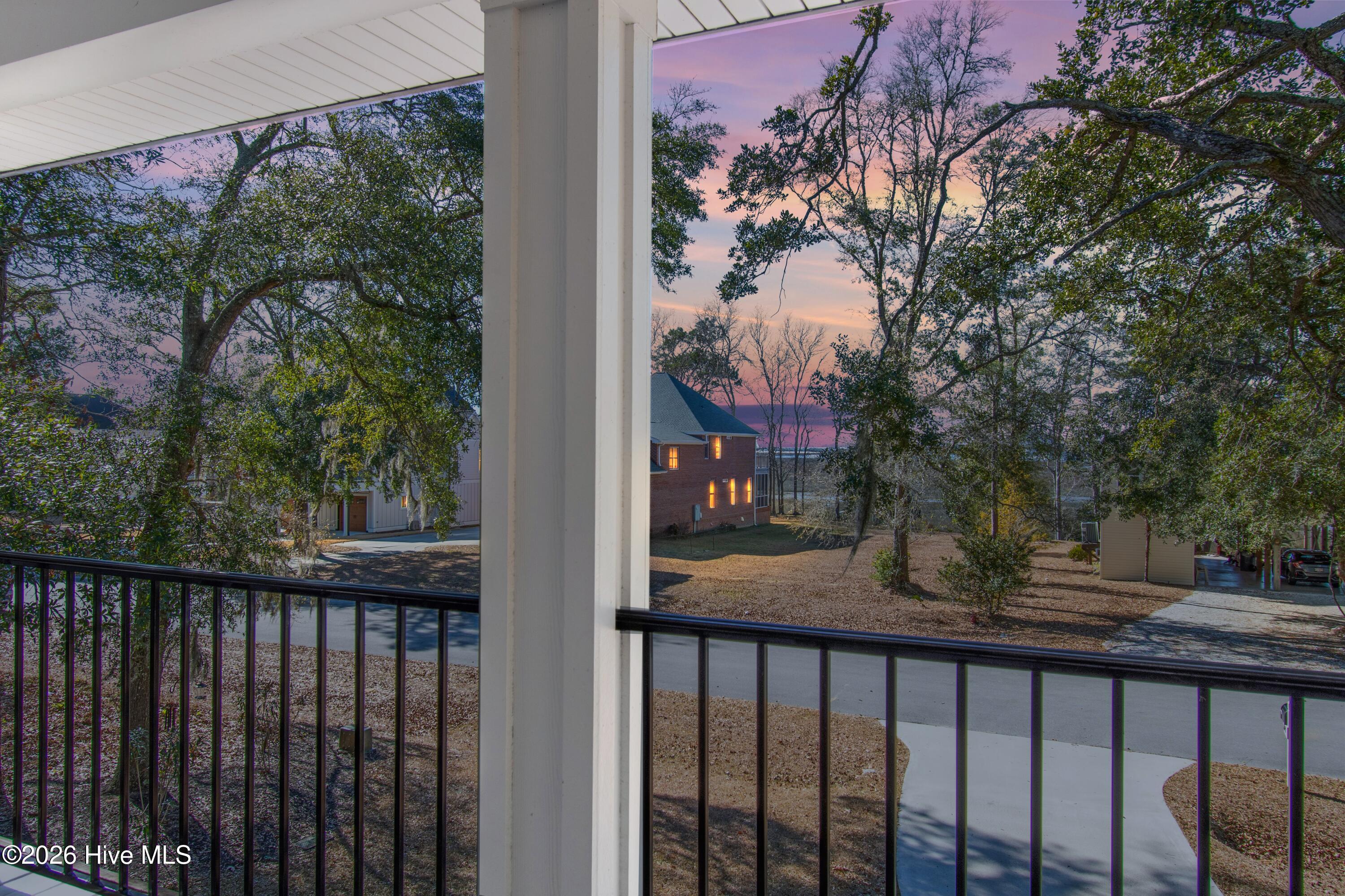 100550305 | Photo 51