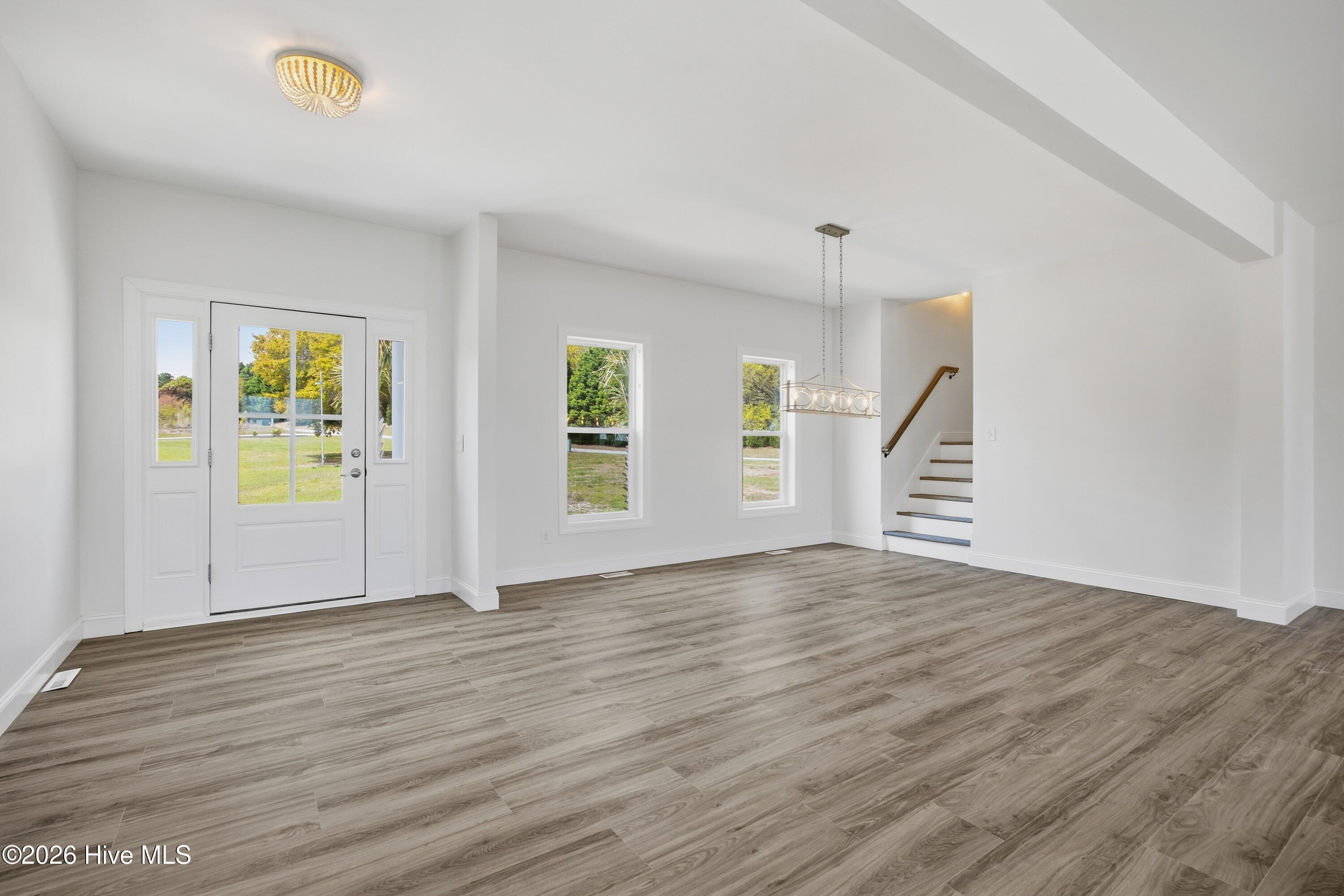 100569941 | Photo 15