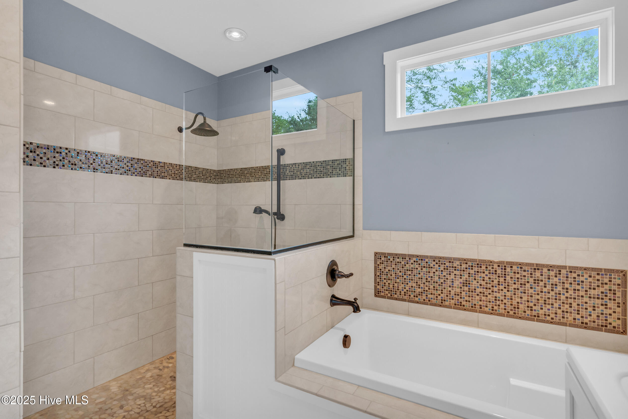 100516979 | Photo 24