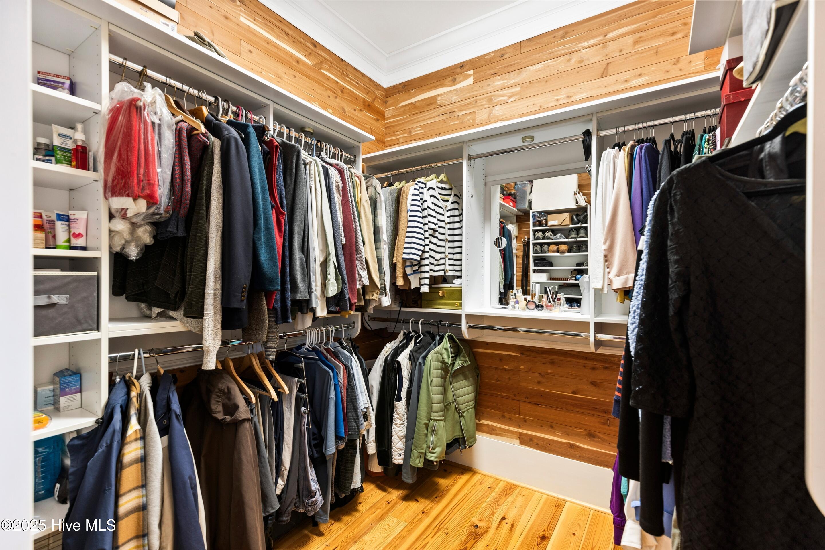 100544140 | Photo 41