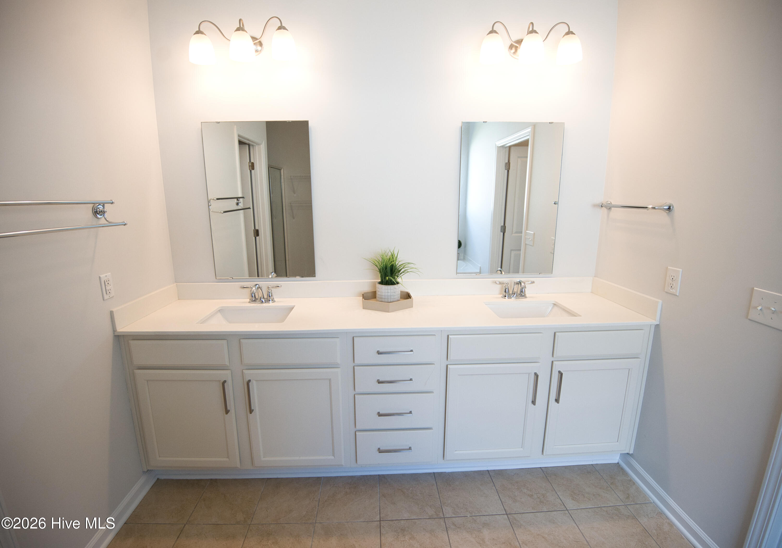 100569756 | Photo 32