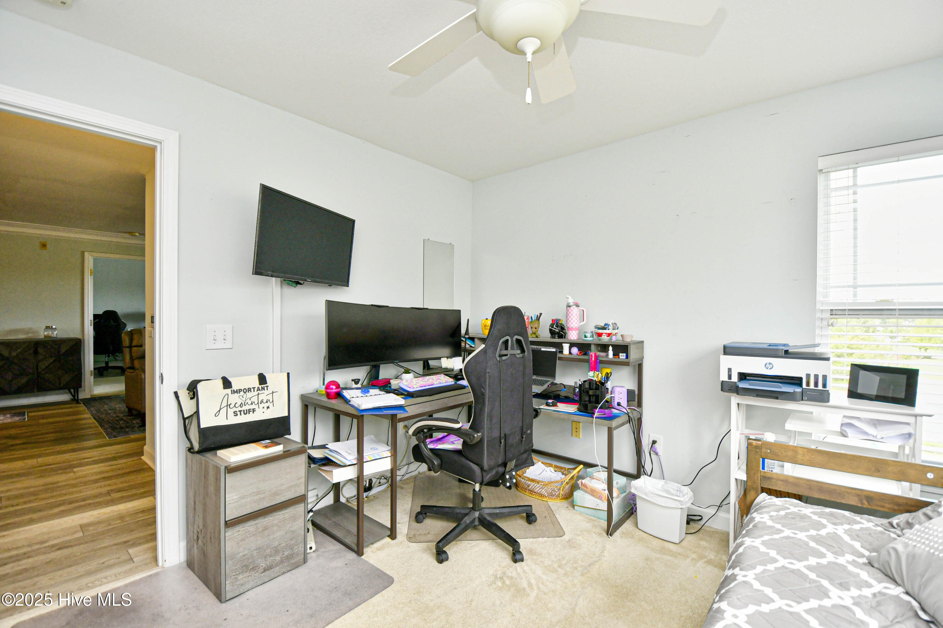 100523607 | Photo 29