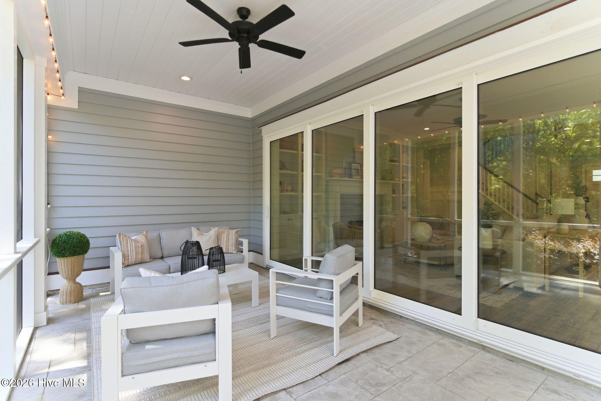 100569885 | Photo 41