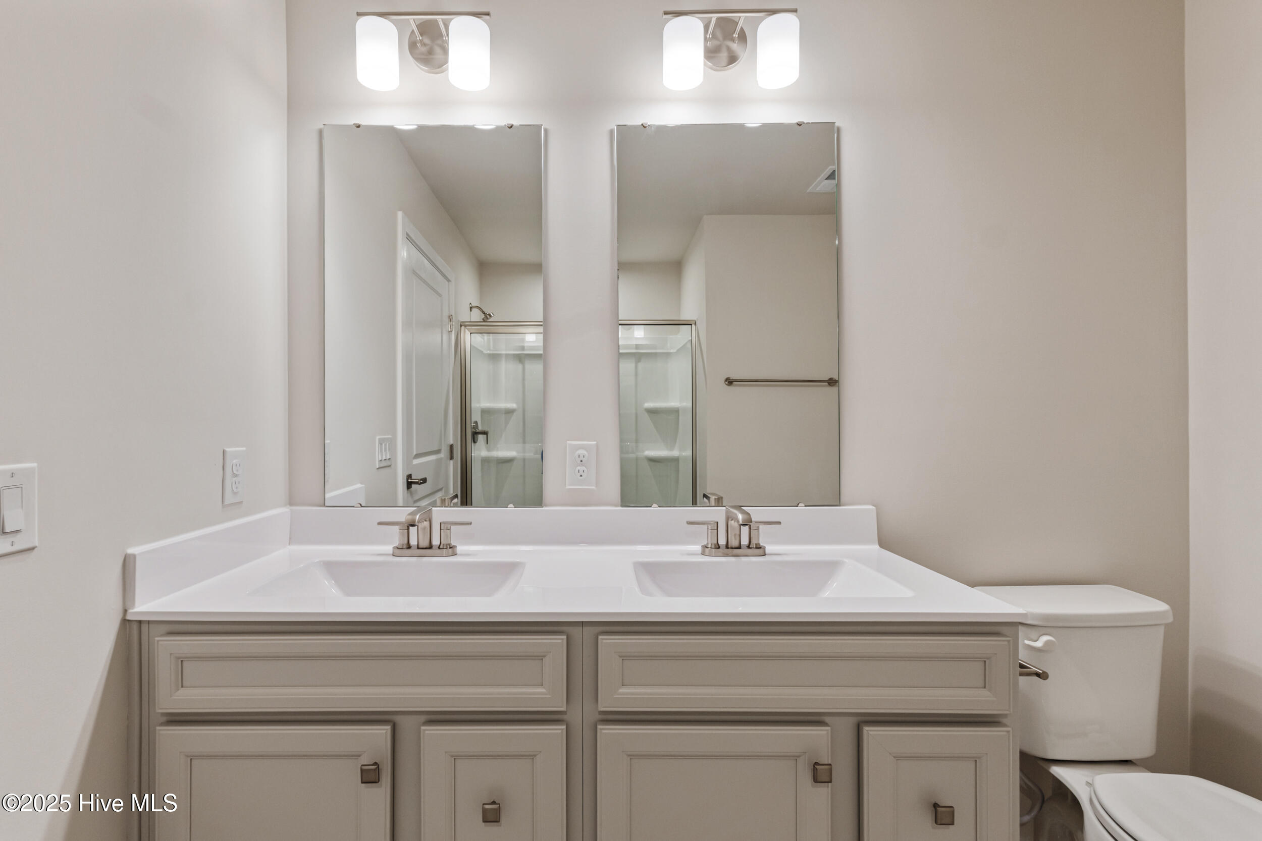 100537228 | Photo 21