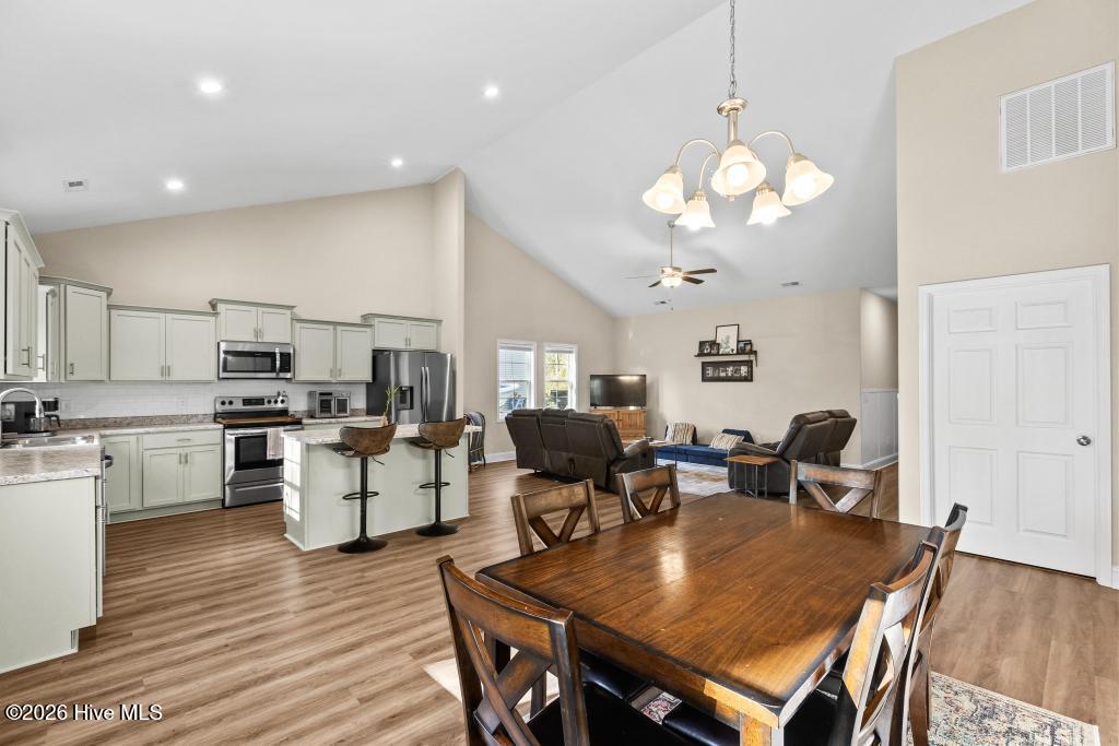 100565616 | Photo 17