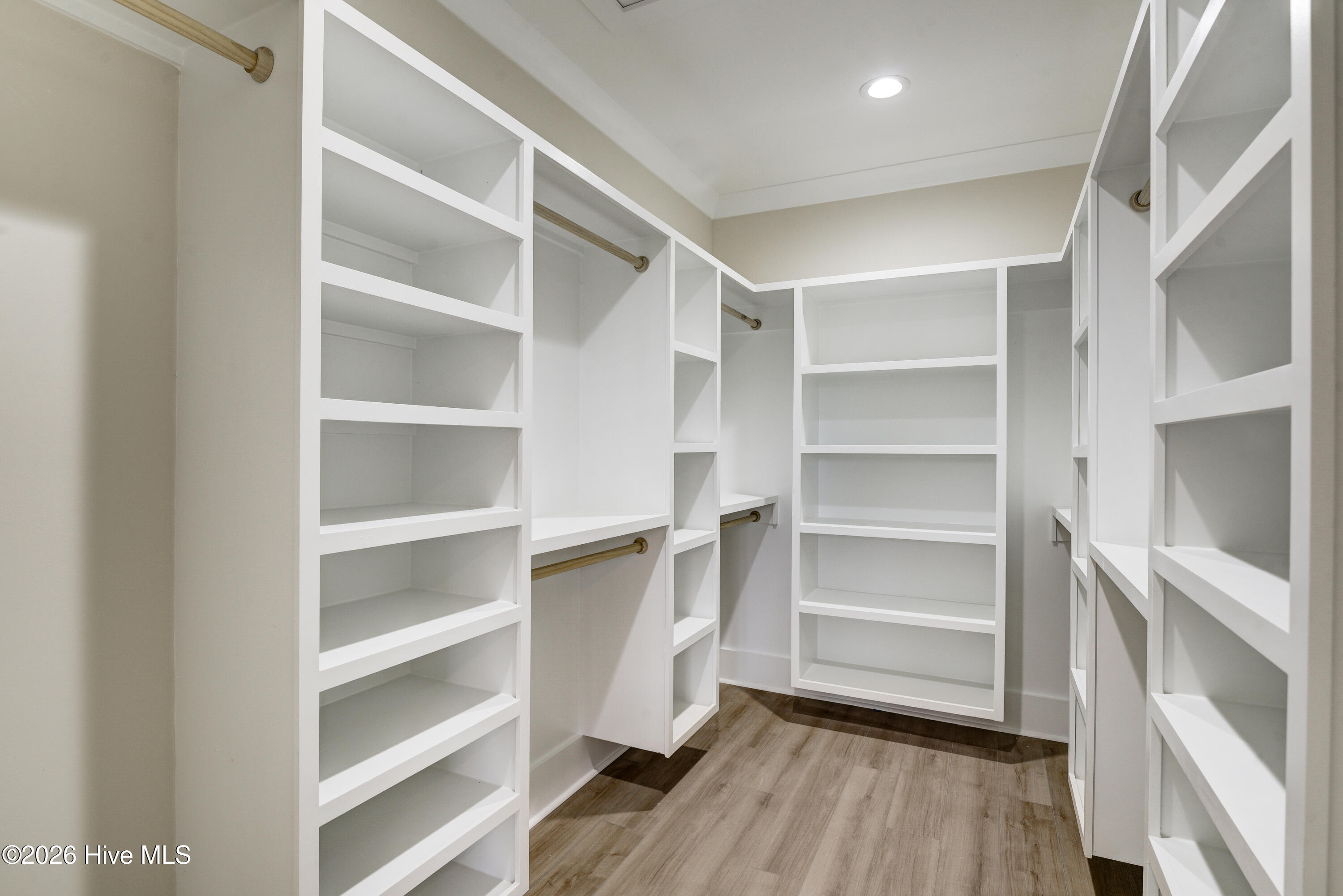 100547113 | Photo 27