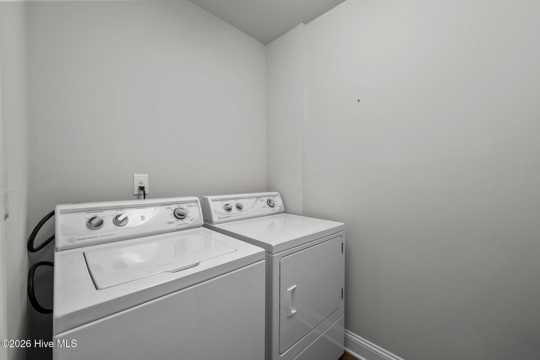 100548850 | Photo 27