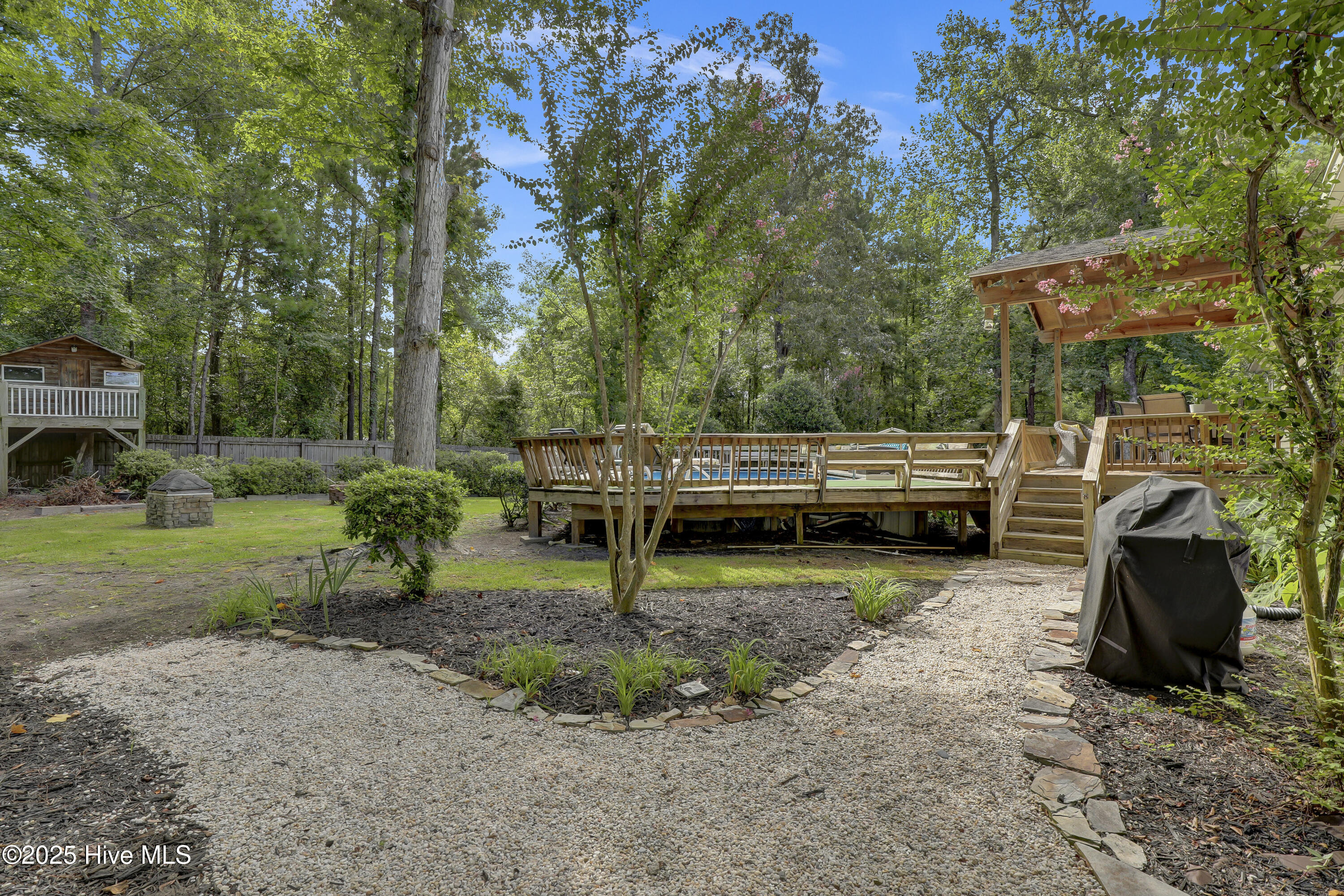 100525389 | Photo 37