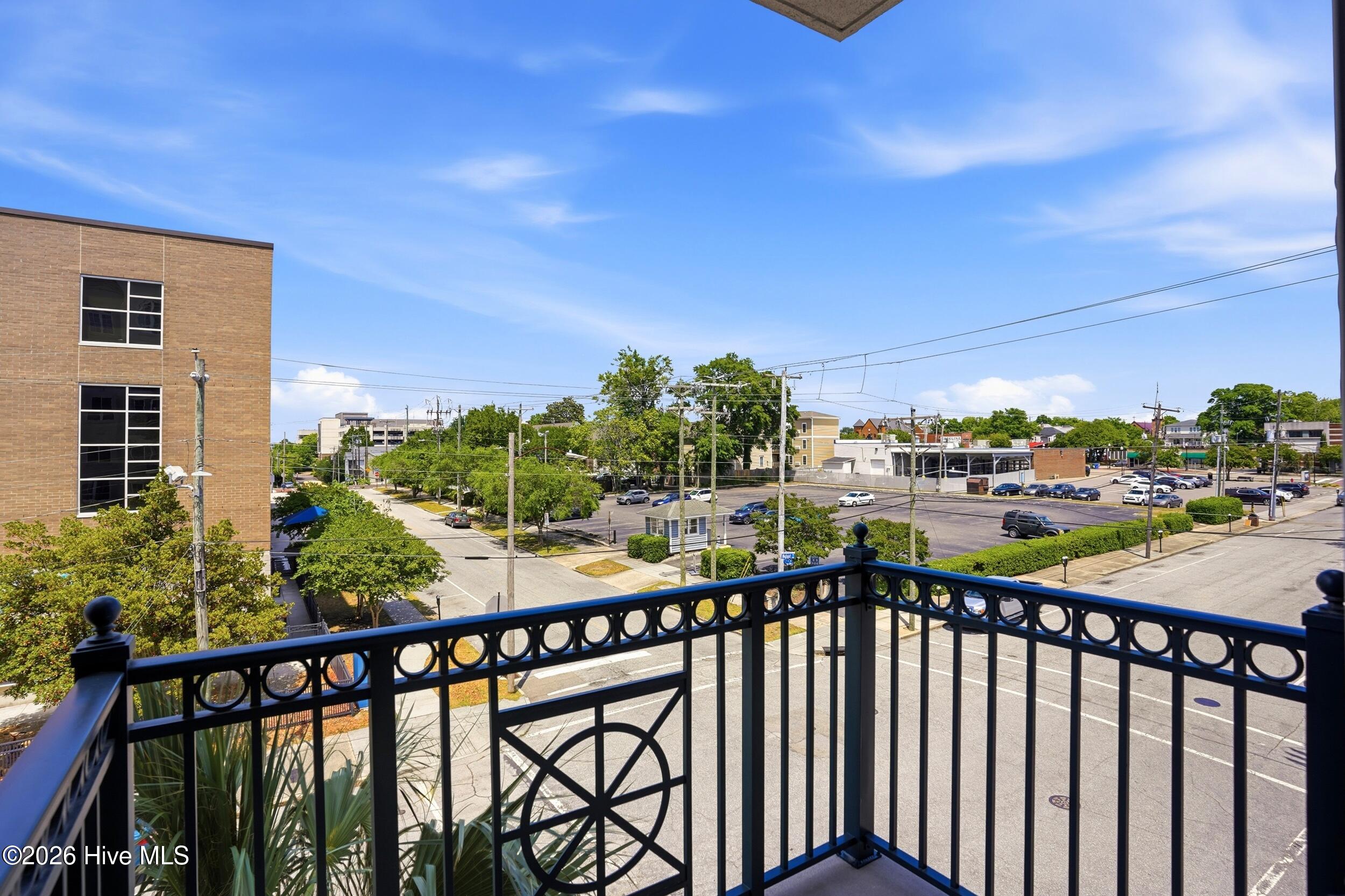 100570172 | Photo 32