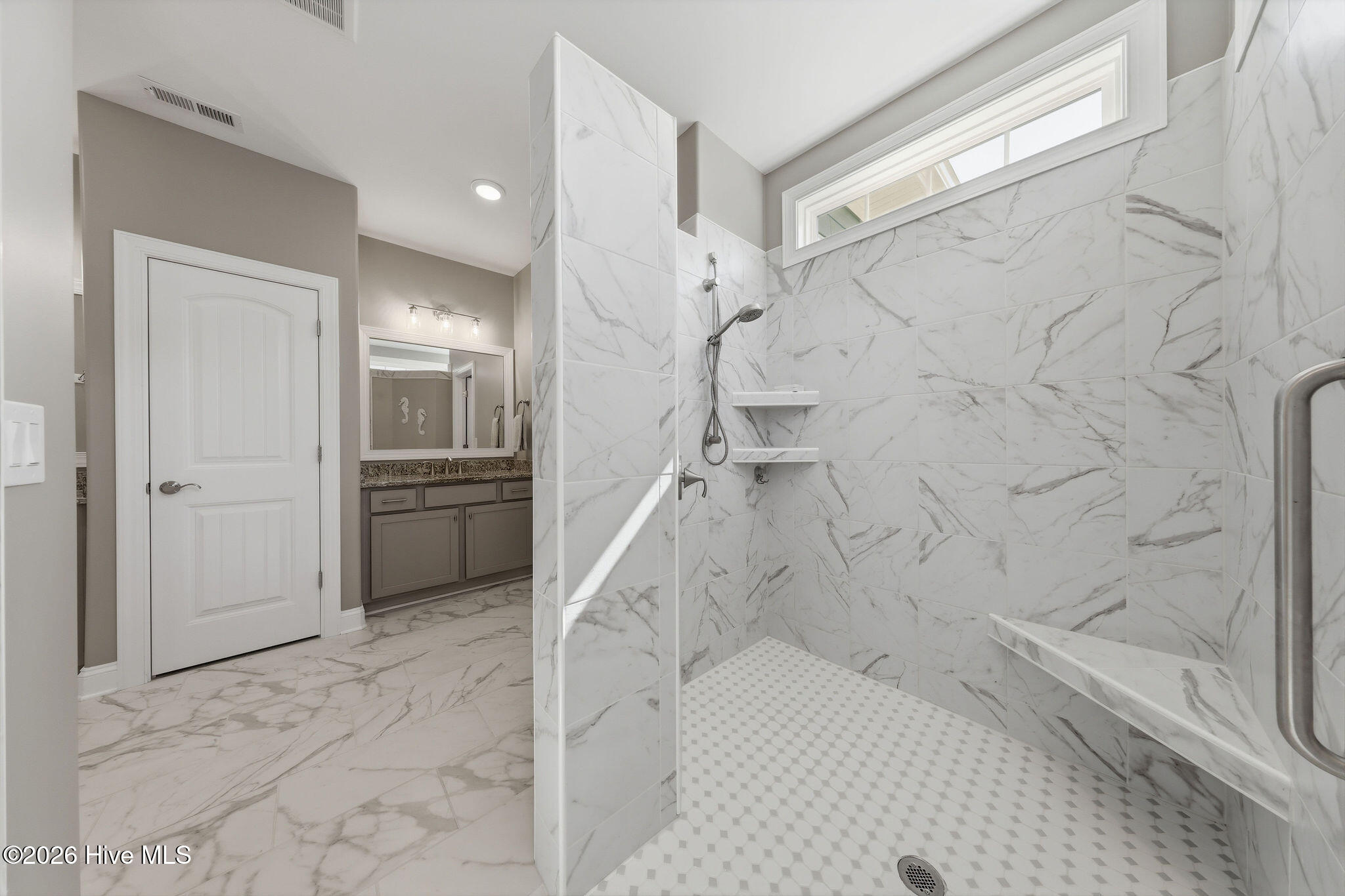 100564757 | Photo 49