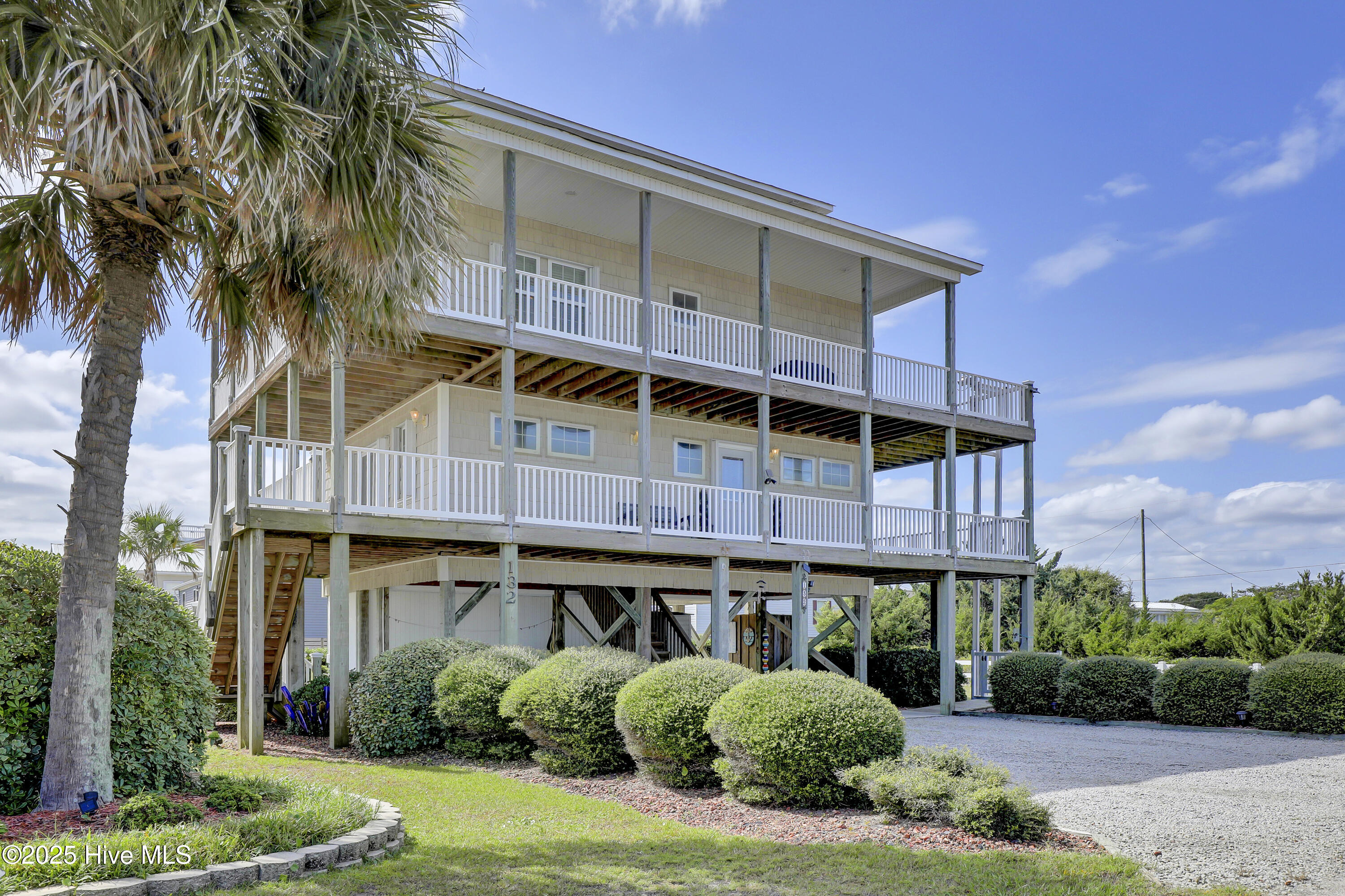 132 Reeves Street, North Topsail Beach, NC 28460 – photo 2: 6G8A3072