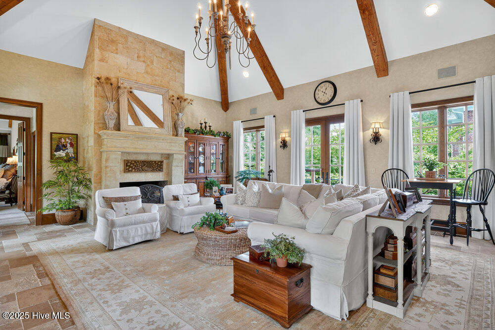 100560338 | Photo 16