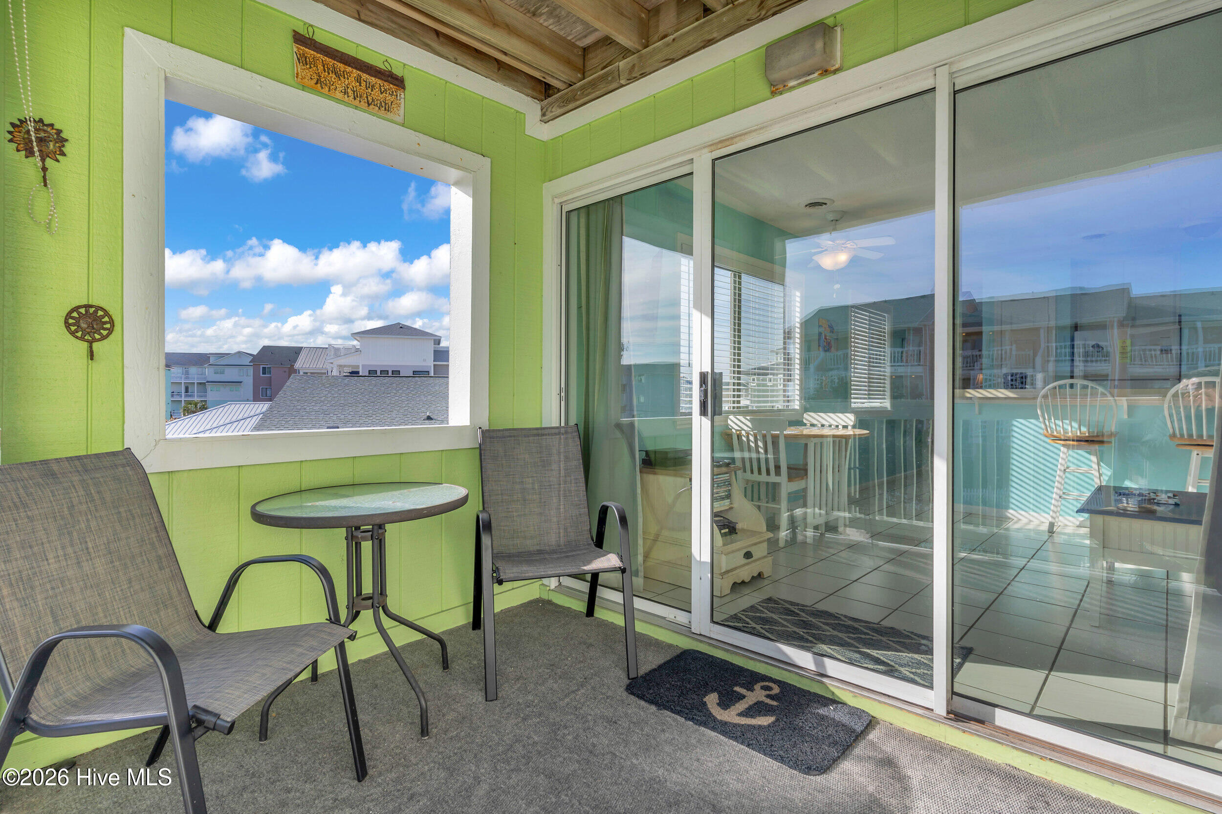 100550686 | Photo 12