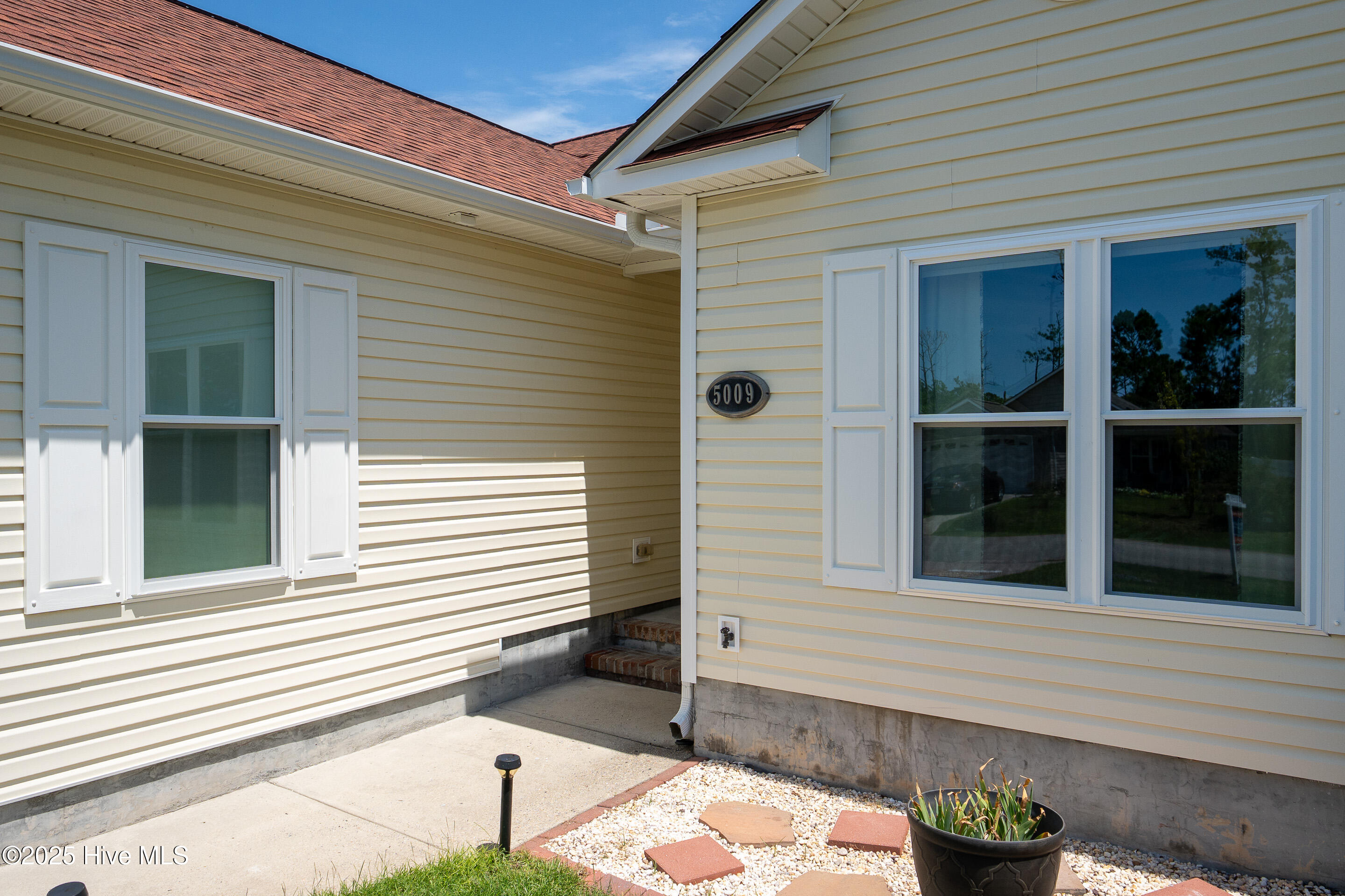 5009 N. Hampton Dr HR MLS-5