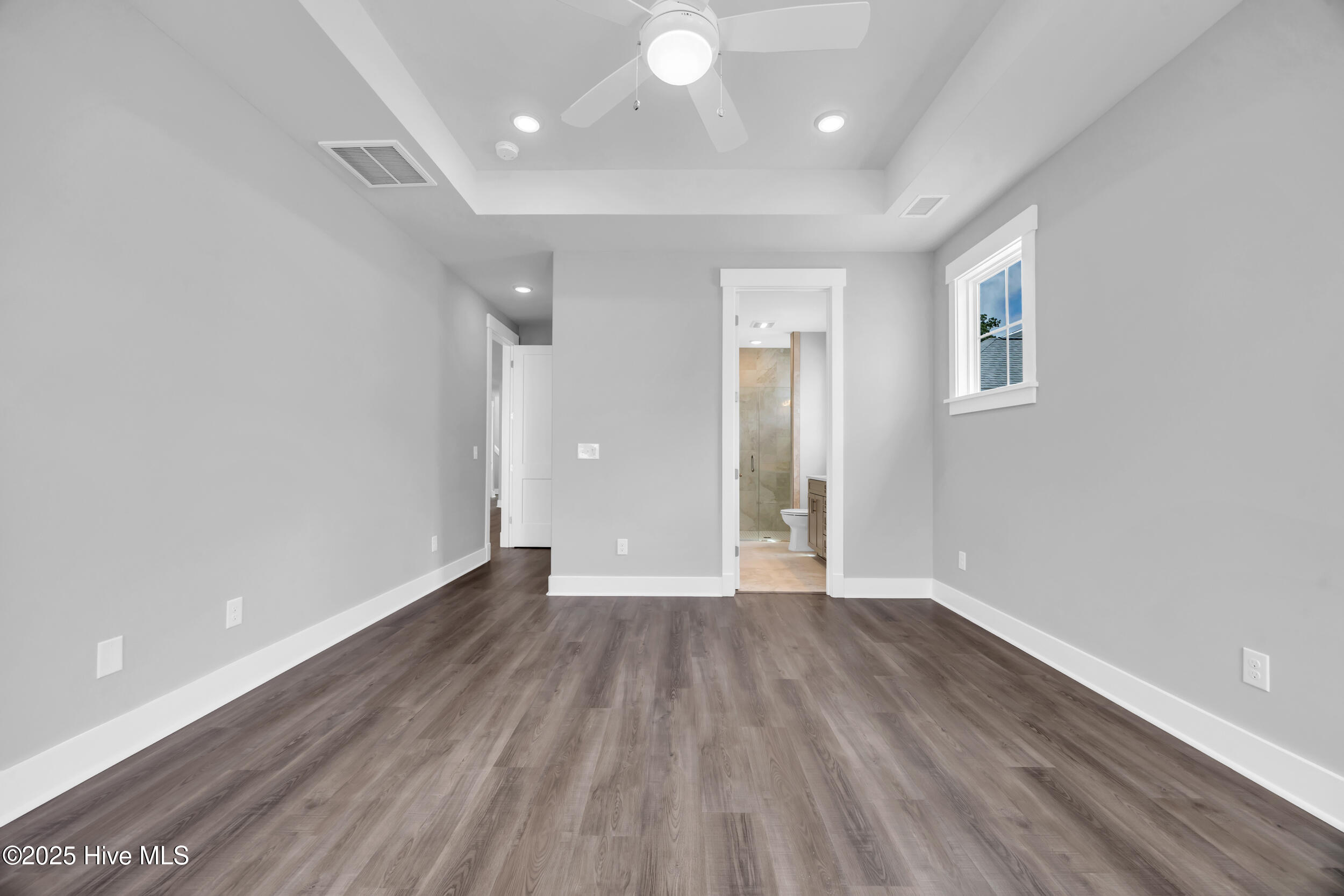 100548865 | Photo 10