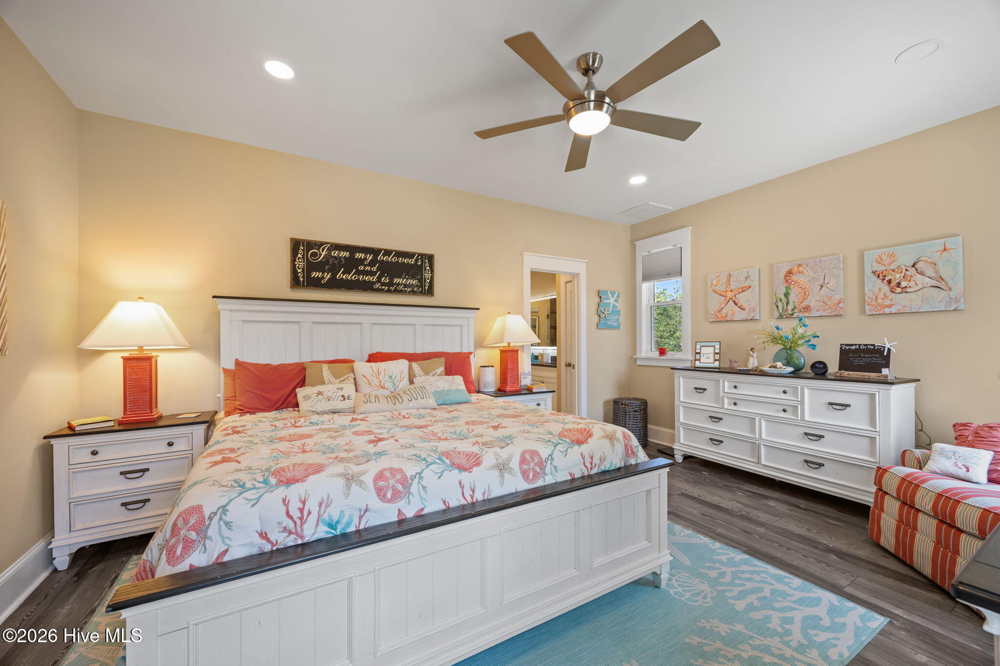 100567463 | Photo 35