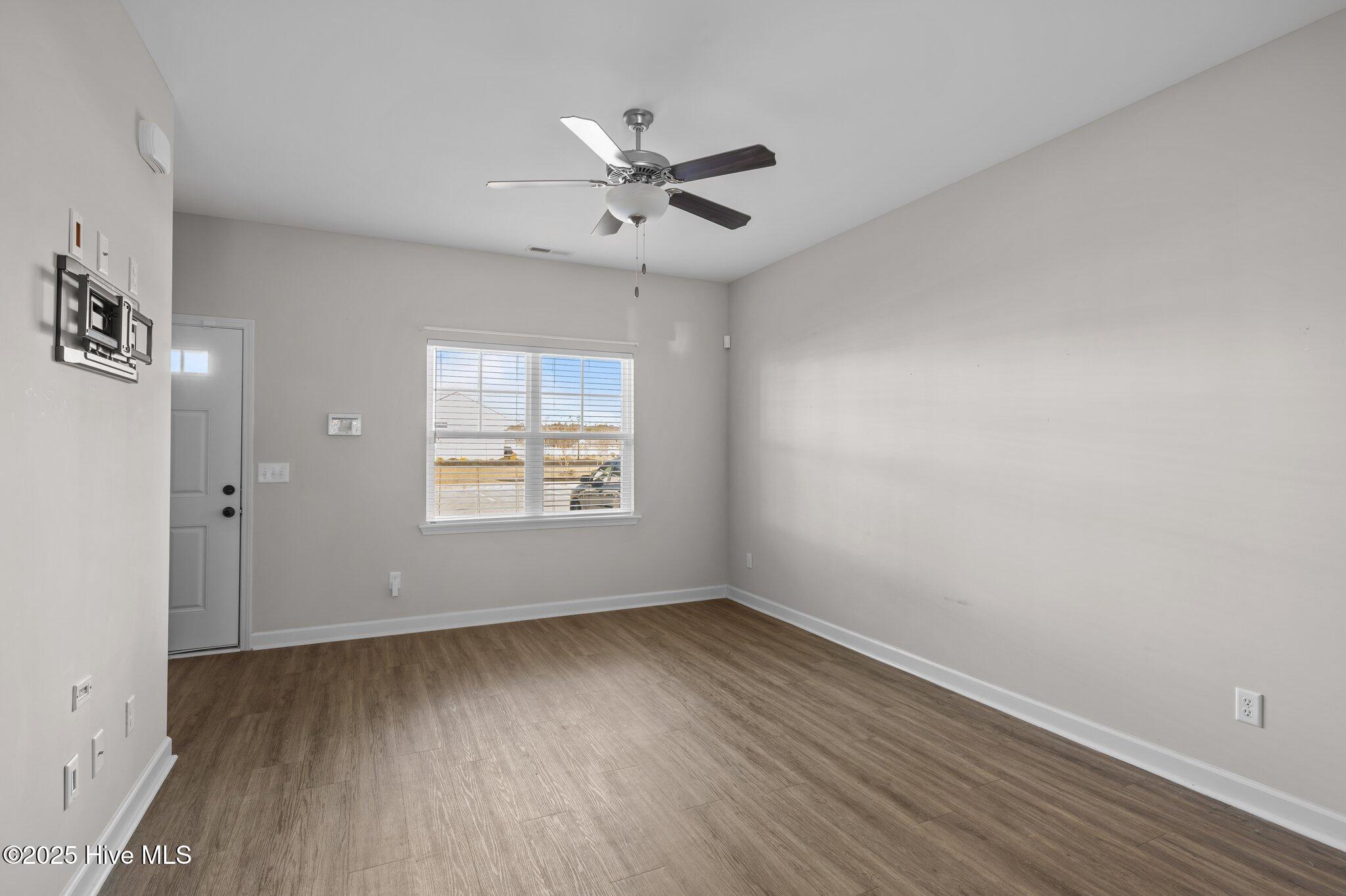 100563898 | Photo 23