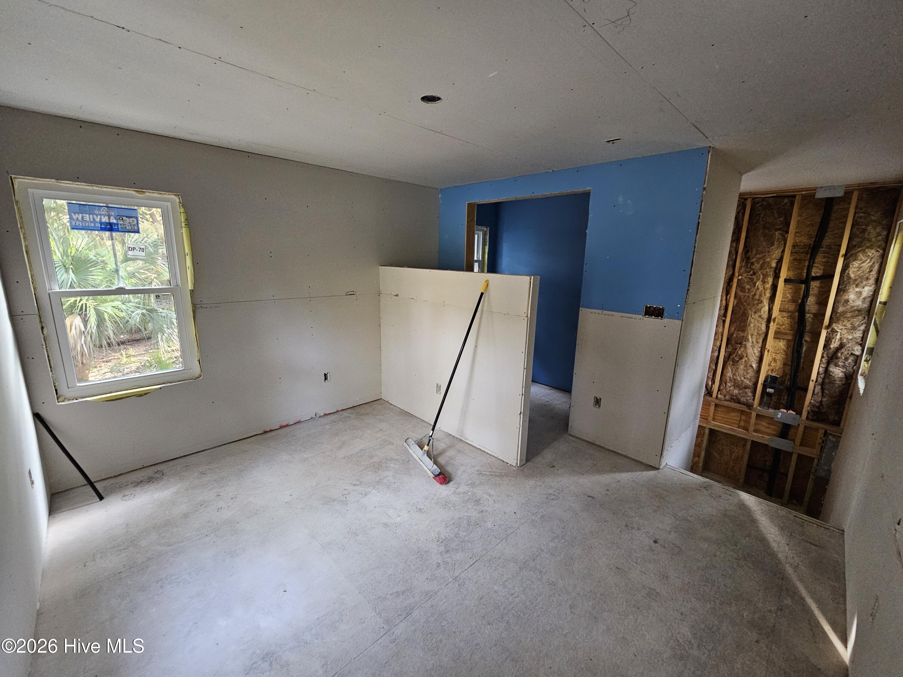 100527849 | Photo 23