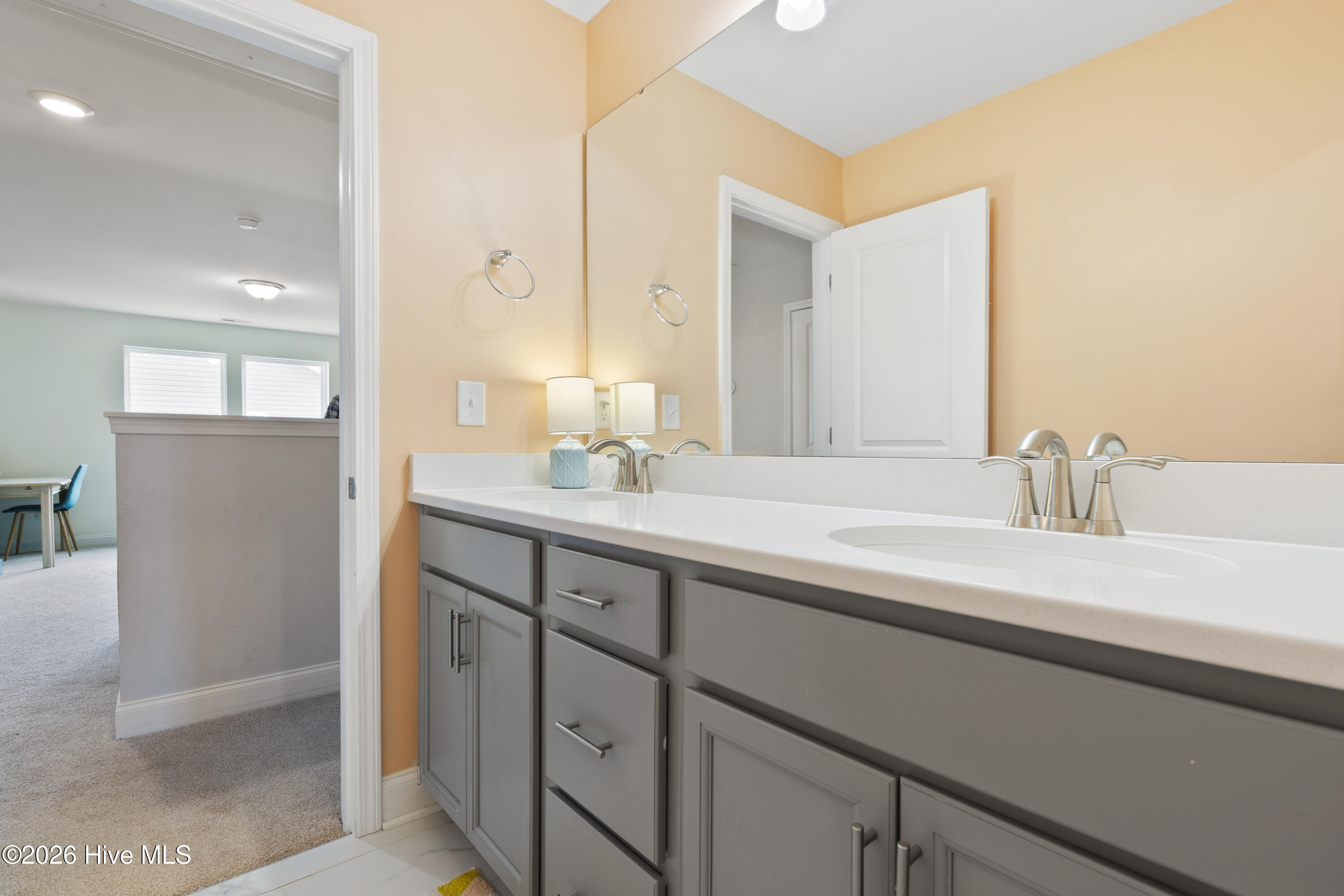 100564295 | Photo 47