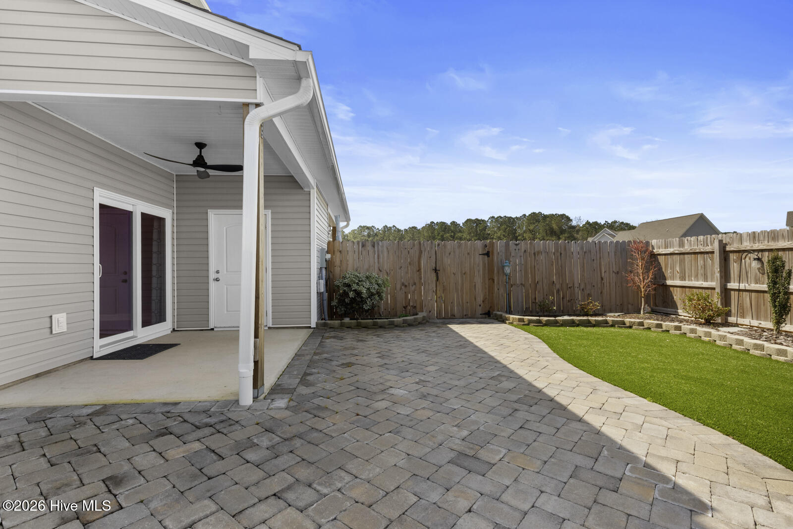 100560186 | Photo 29