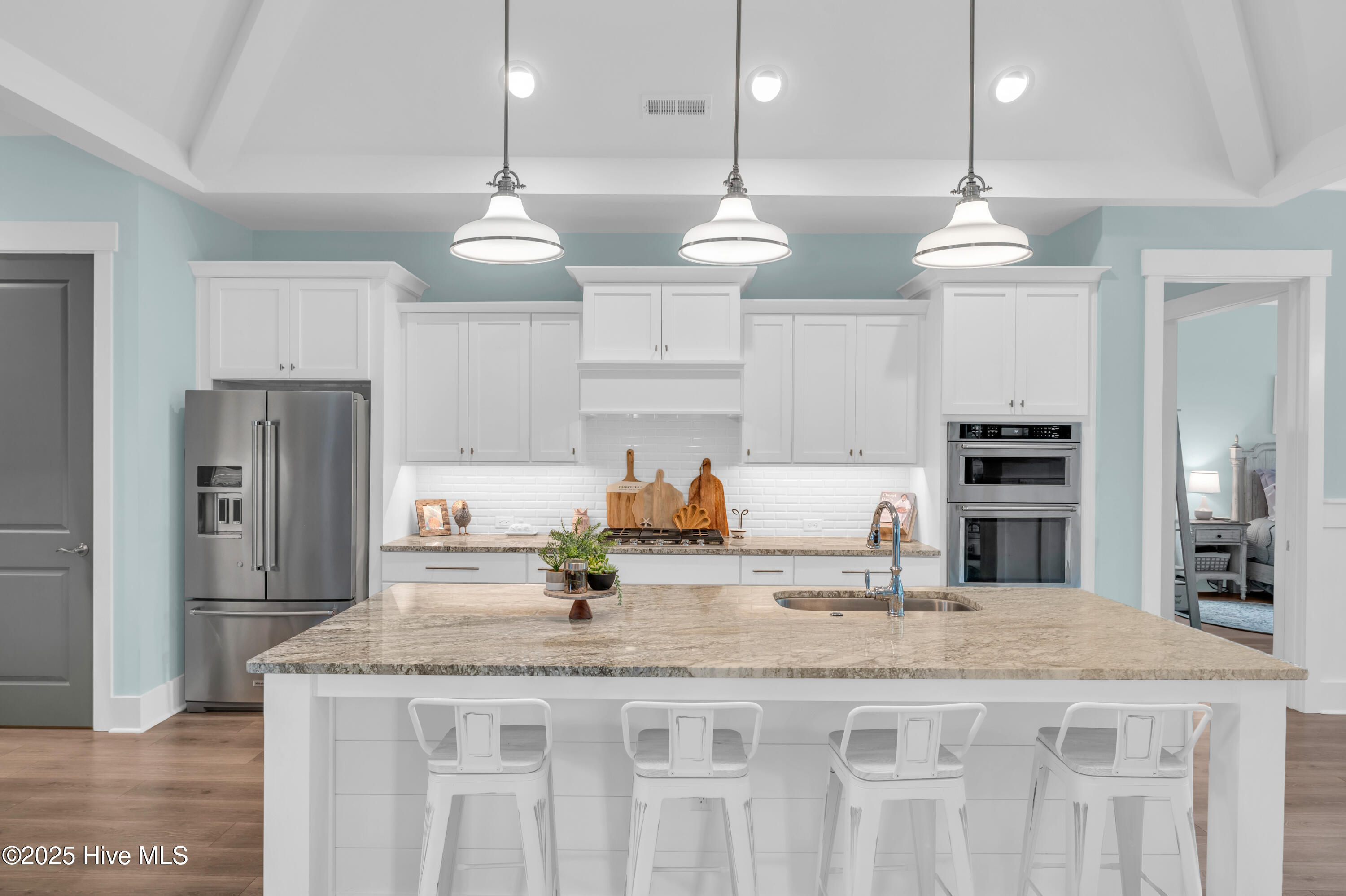 100528292 | Photo 15