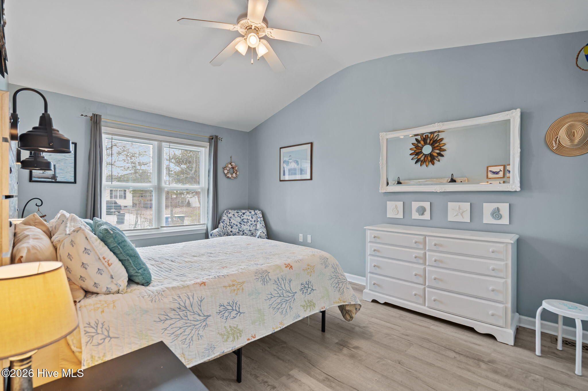 100554076 | Photo 23