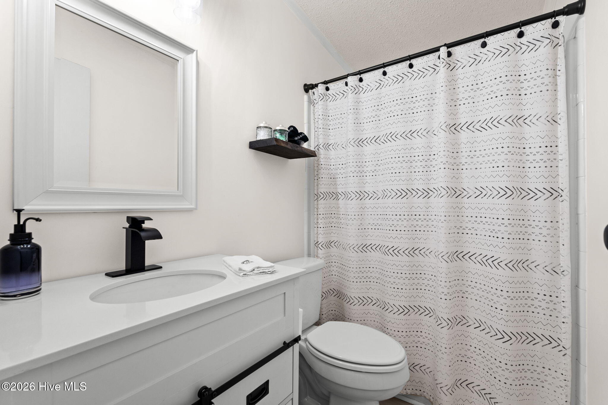 100562957 | Photo 11