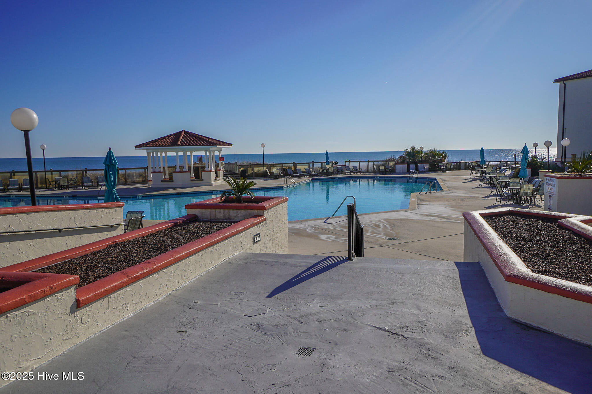 100535183 | Photo 48