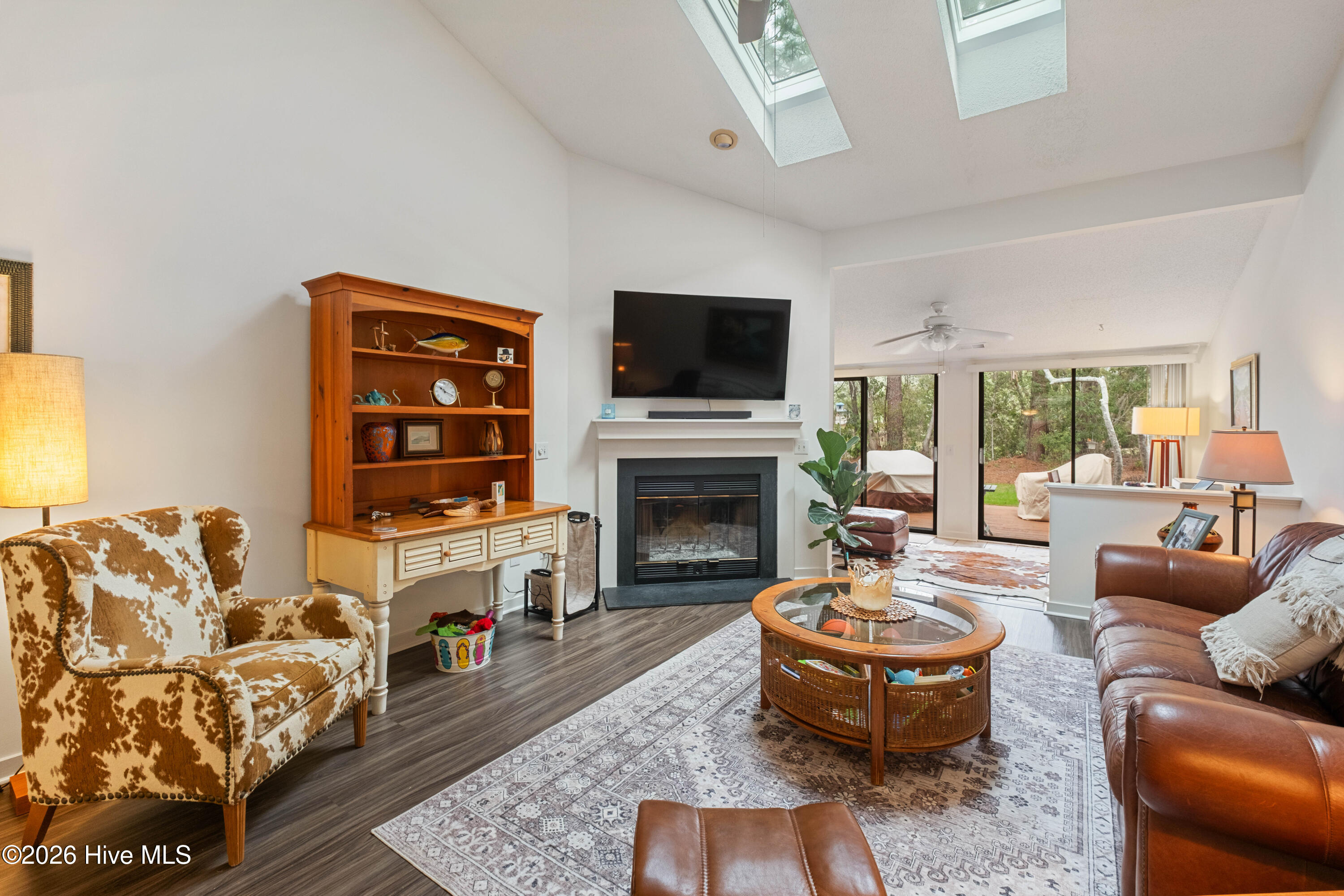 100560889 | Photo 18