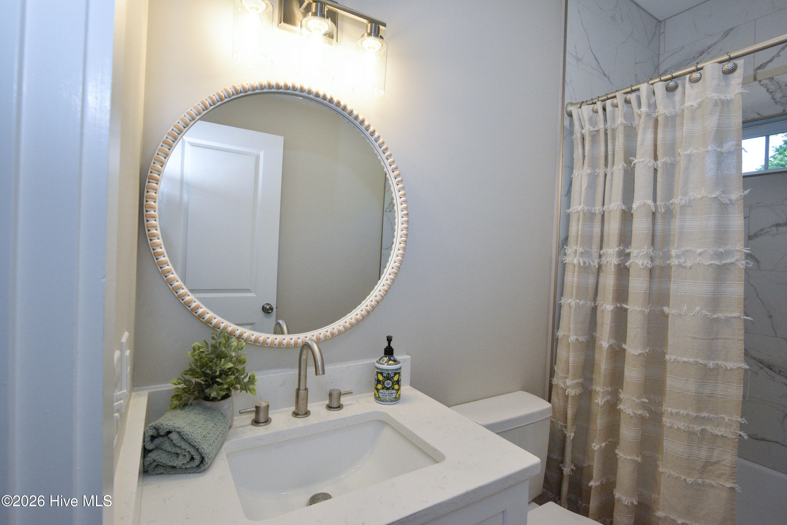 100569320 | Photo 44