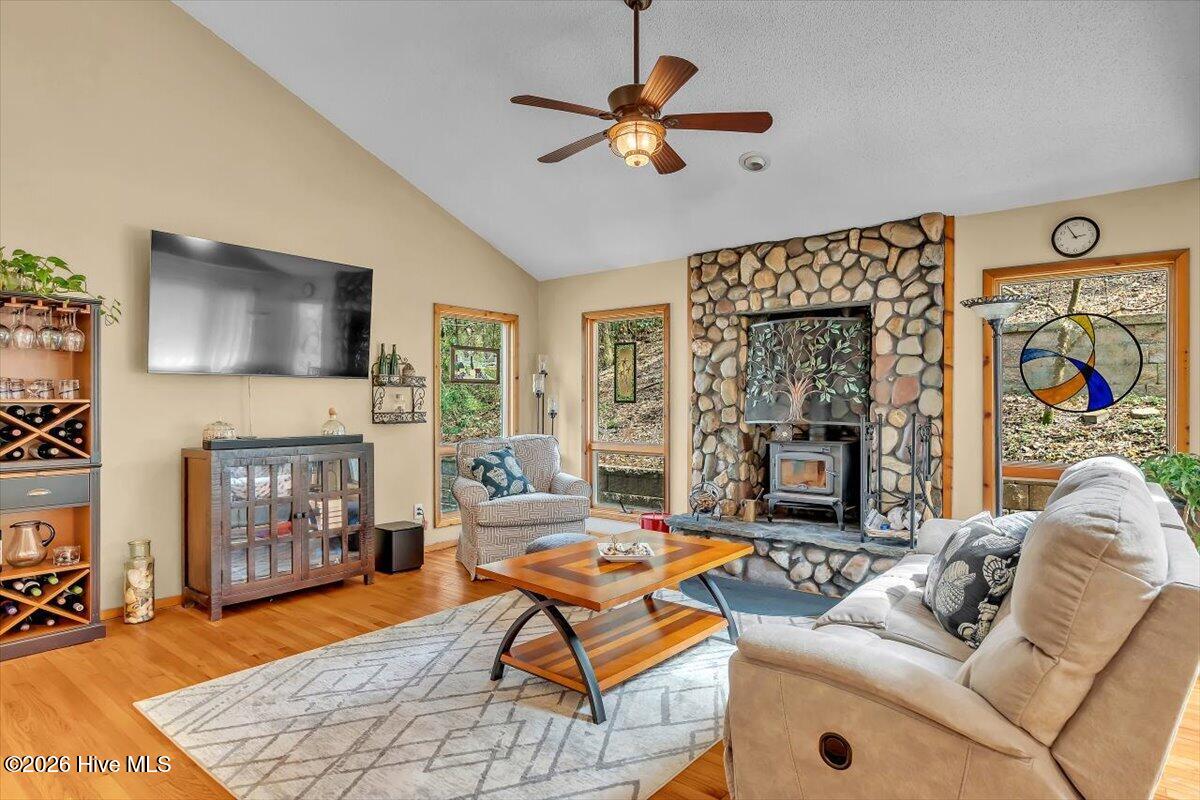 100561735 | Photo 23