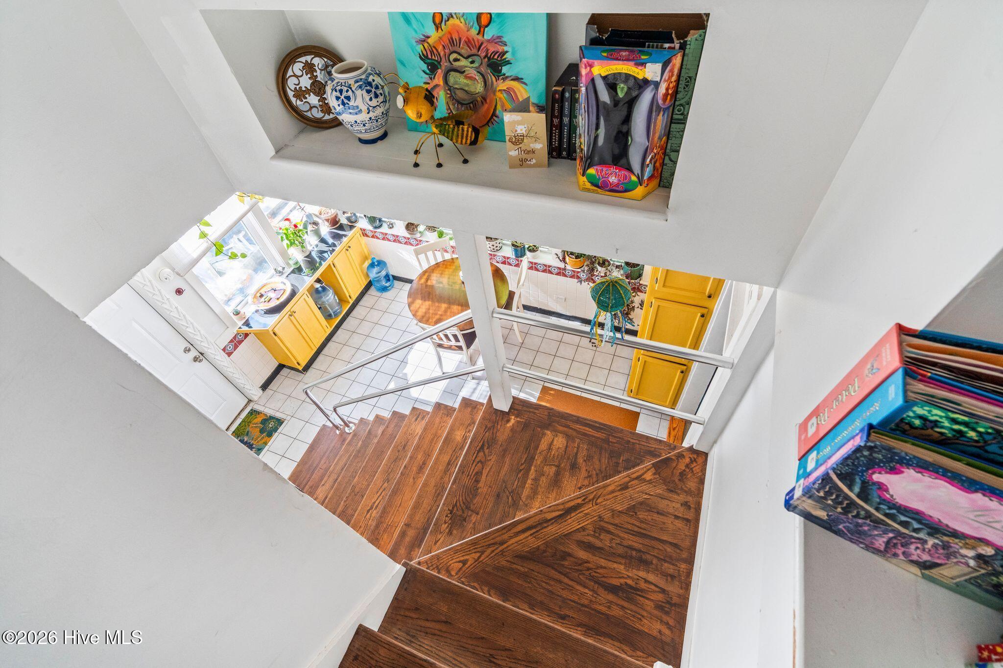 100570327 | Photo 44