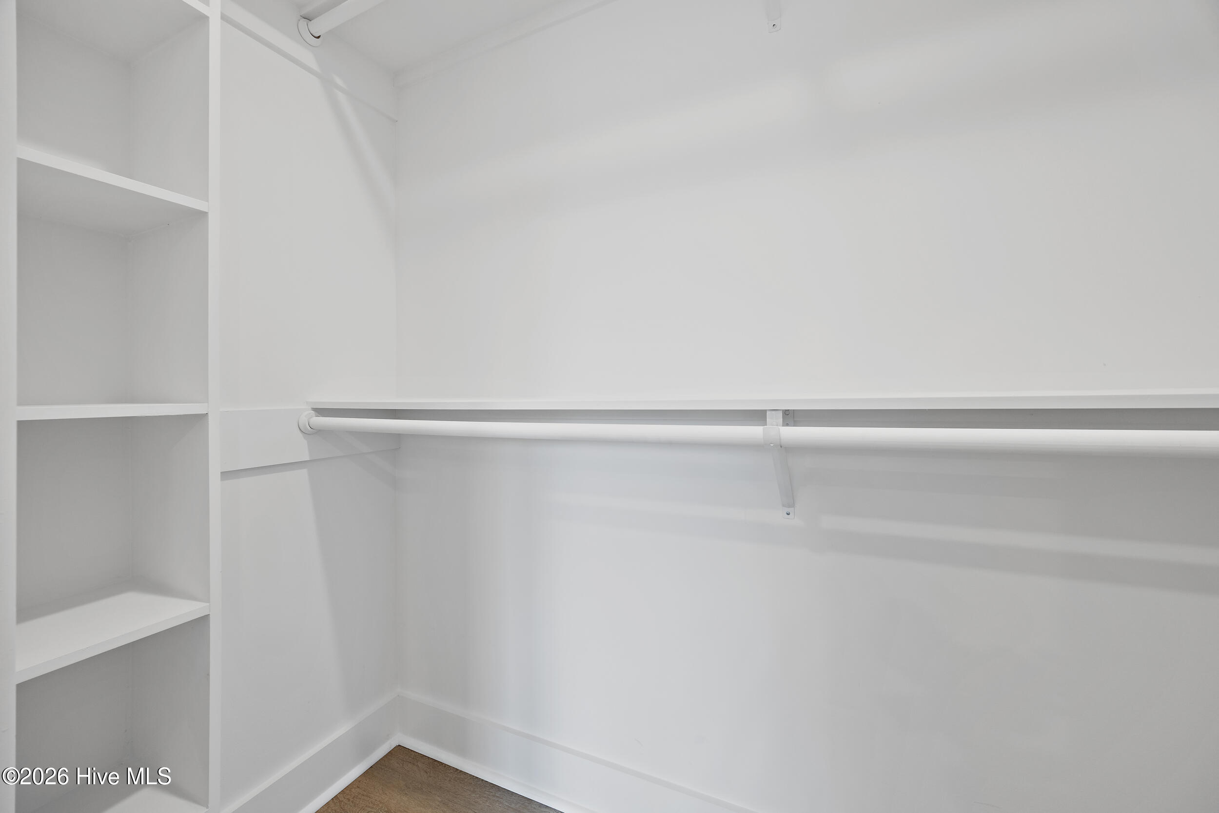 100556943 | Photo 25