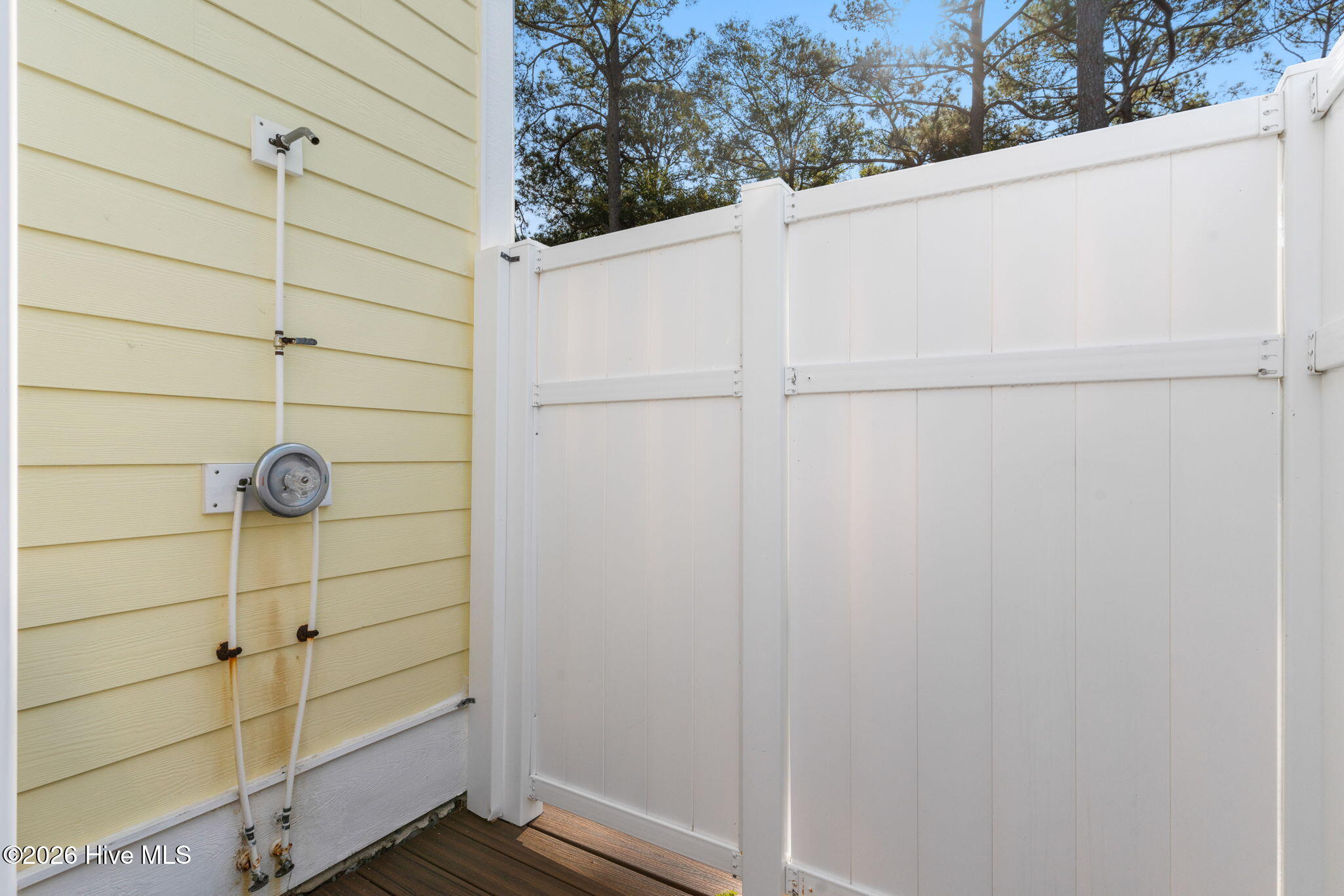 100548707 | Photo 45