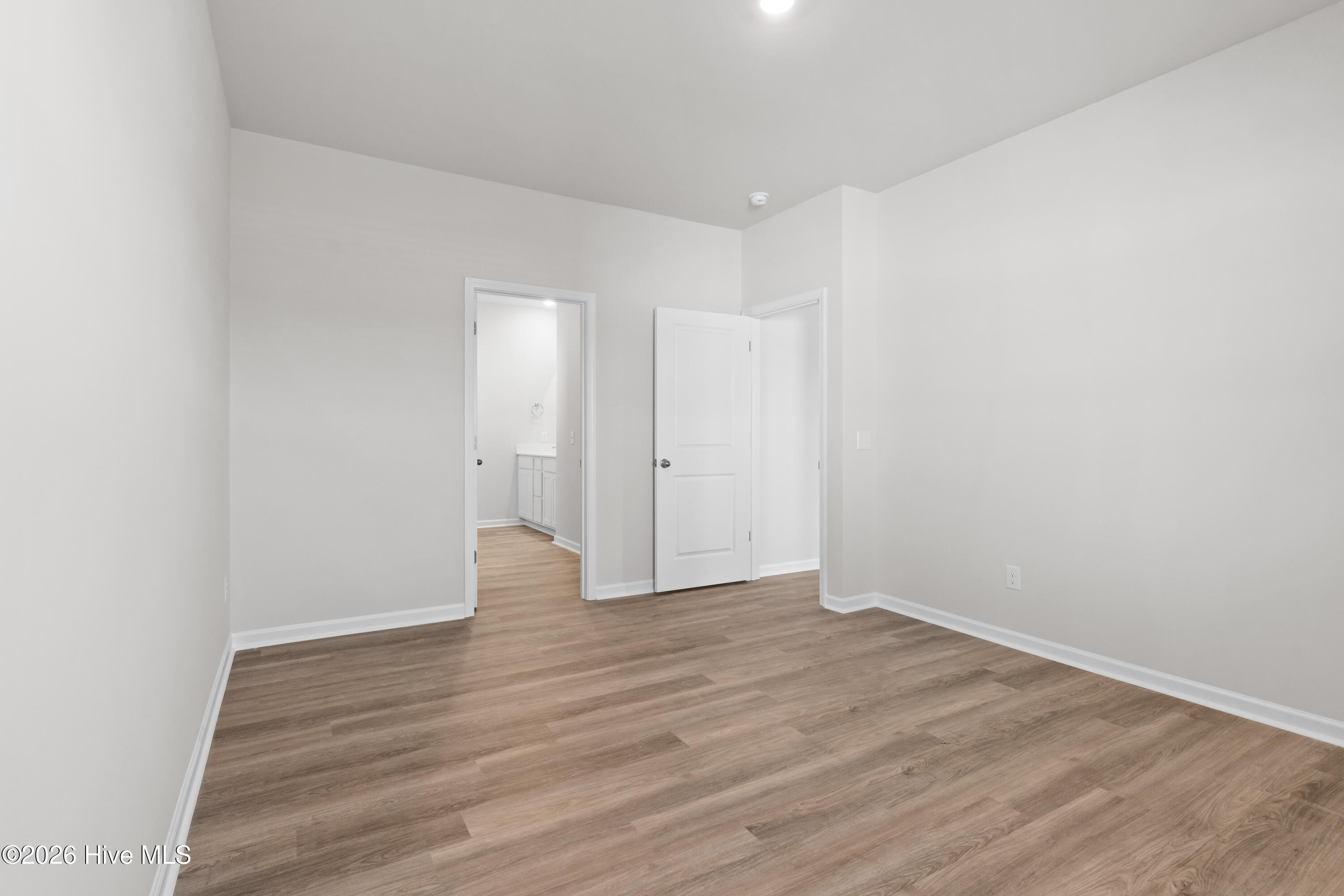 100538180 | Photo 46