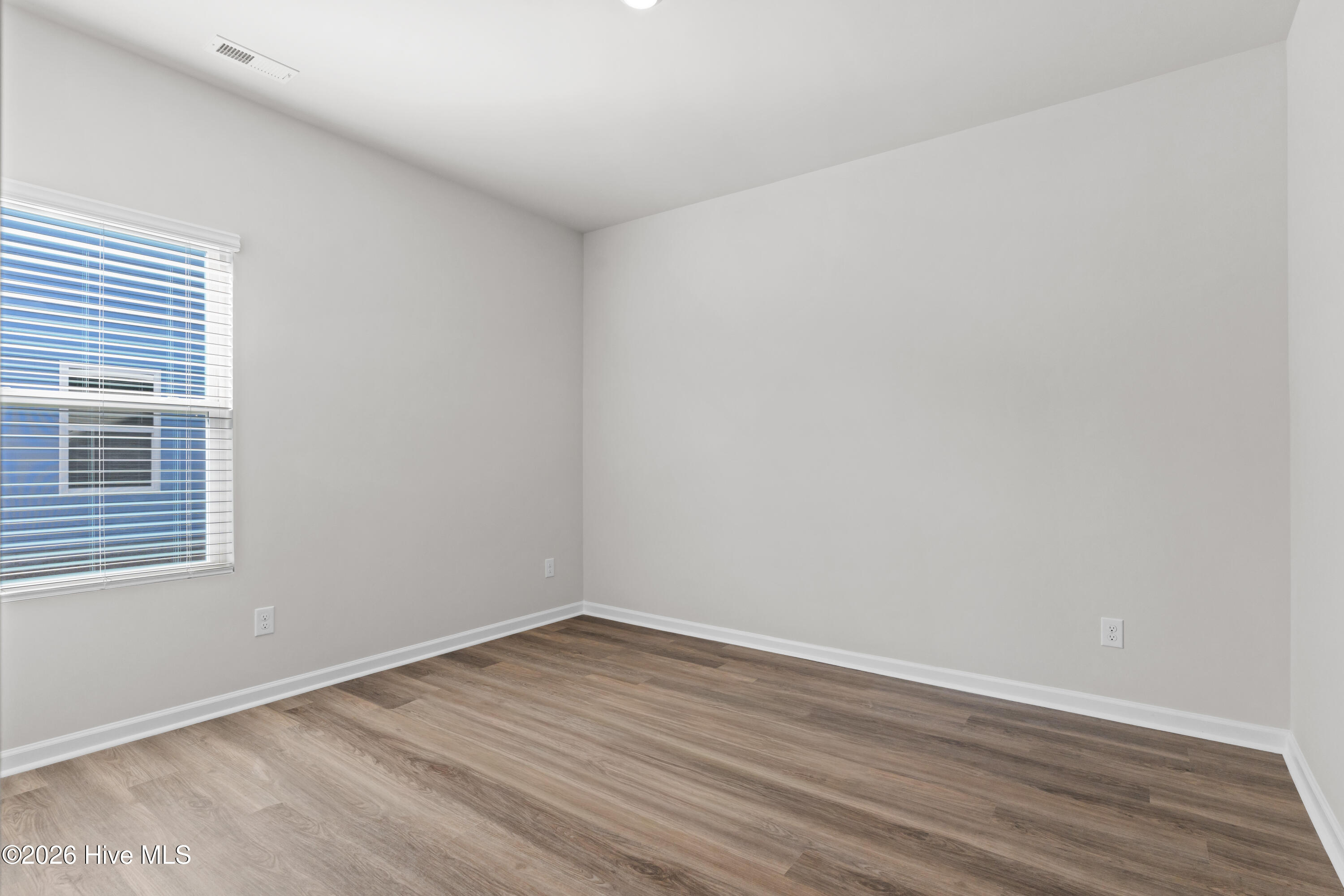 100538180 | Photo 49