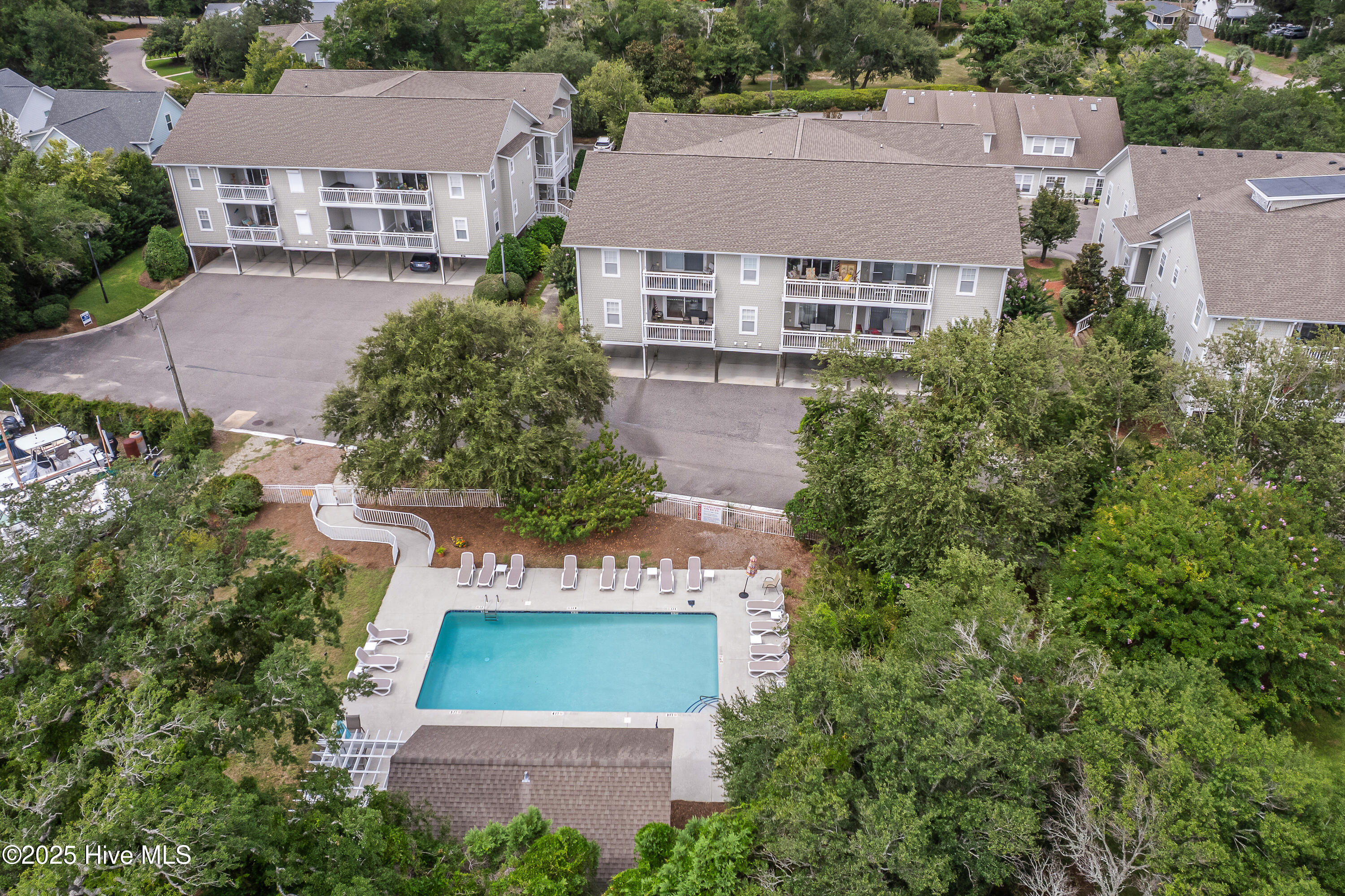 100528014 | Photo 31