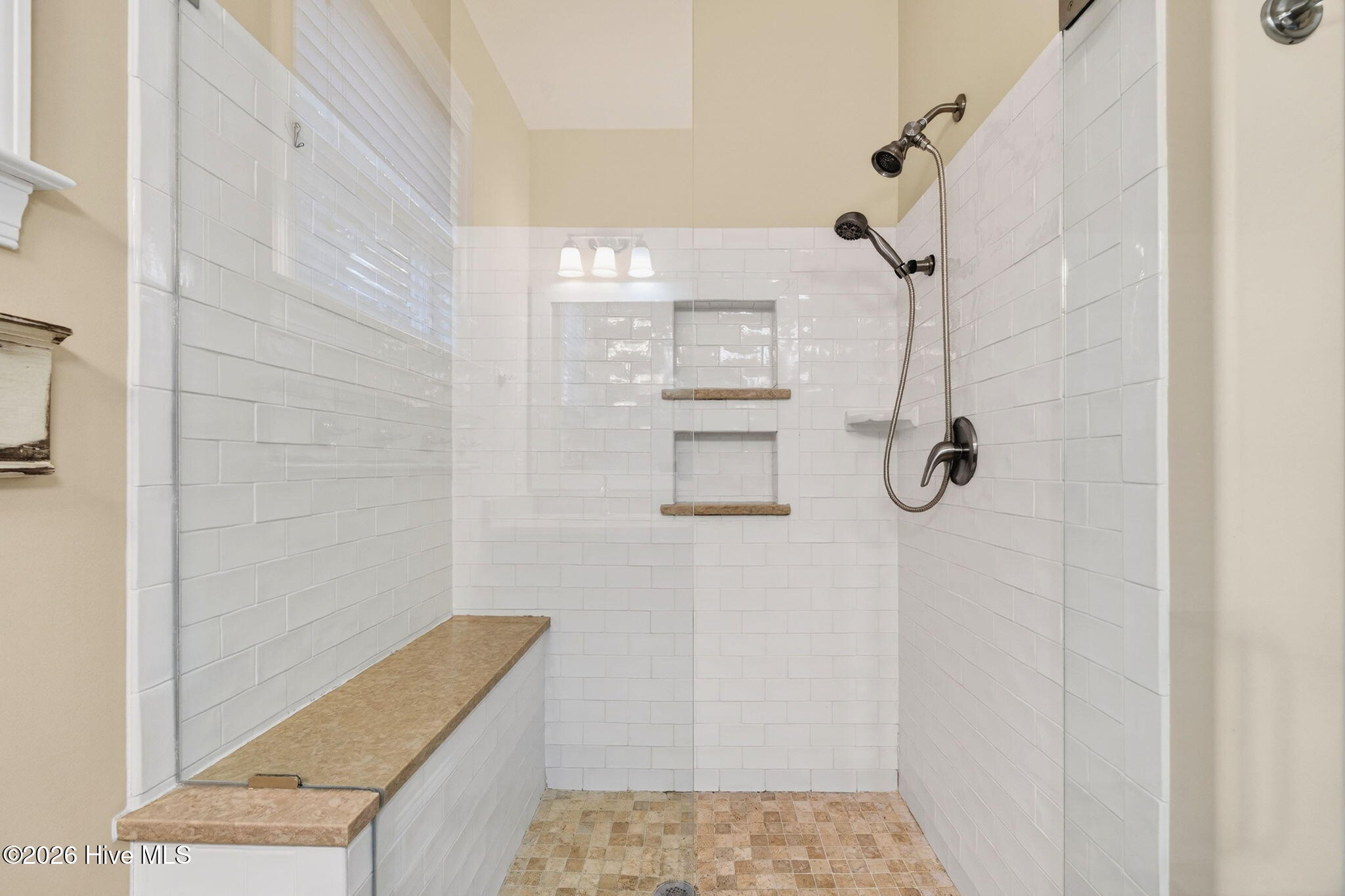 100558645 | Photo 14