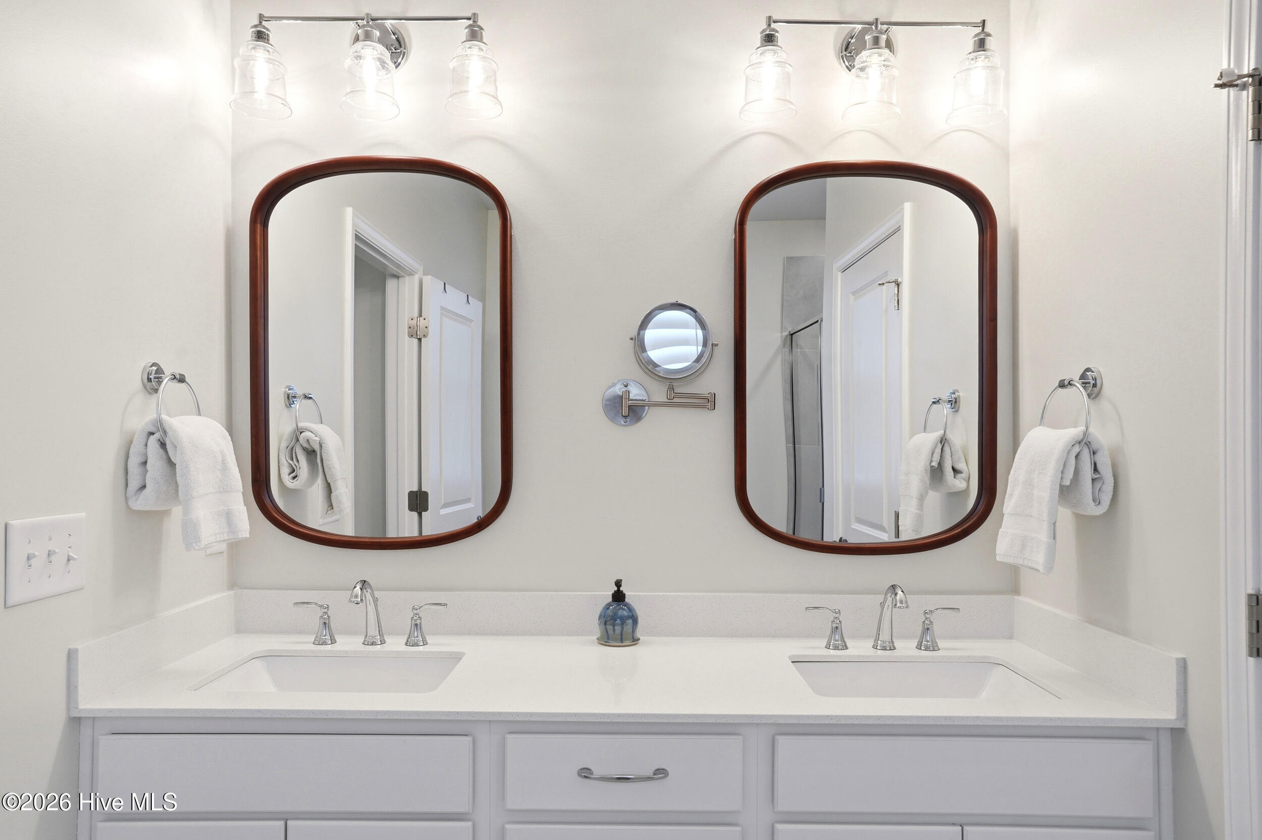 100569050 | Photo 43