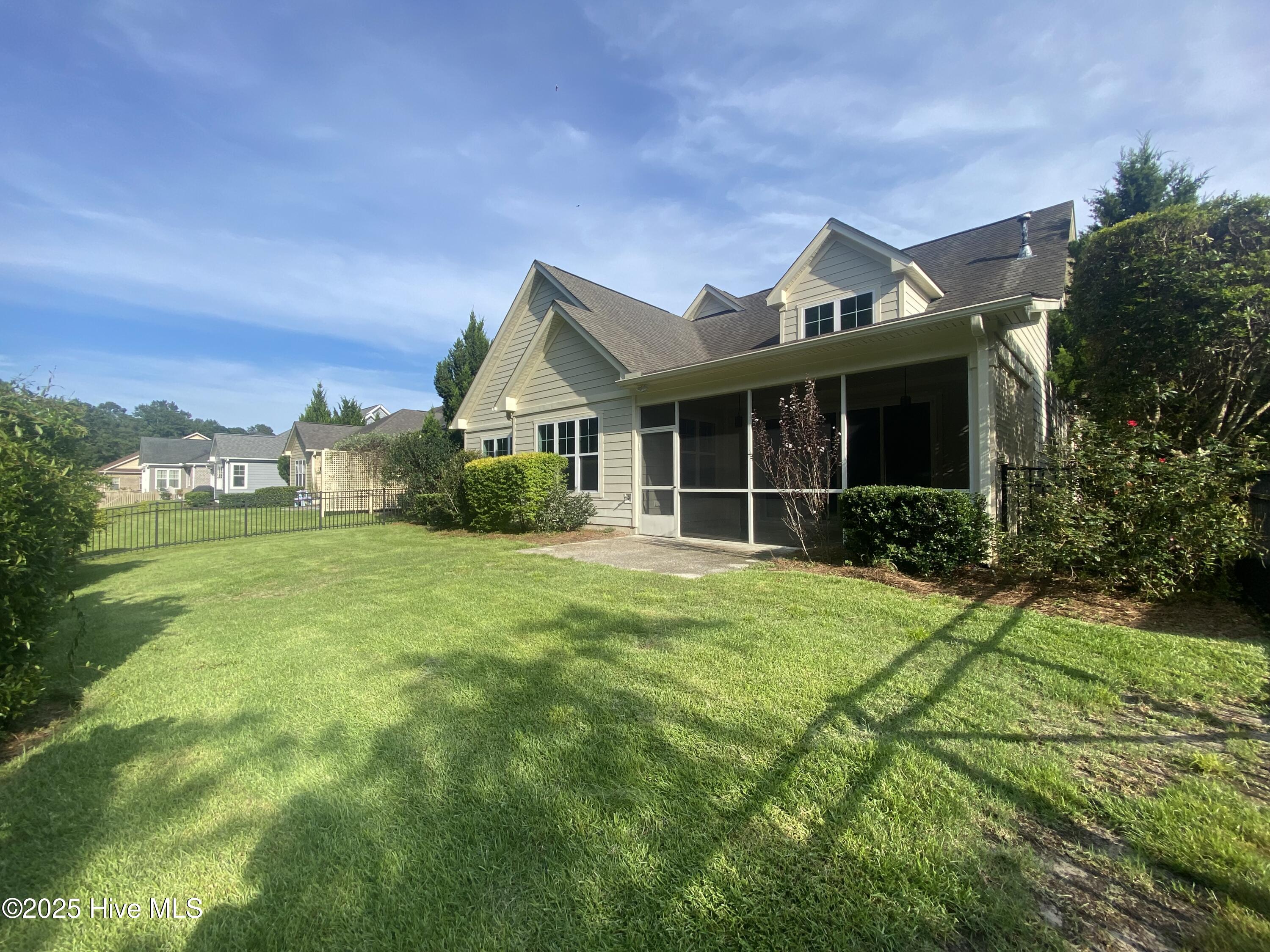 100504440 | Photo 25