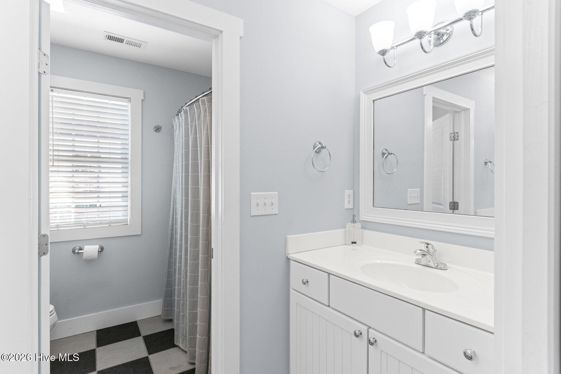 100557261 | Photo 36