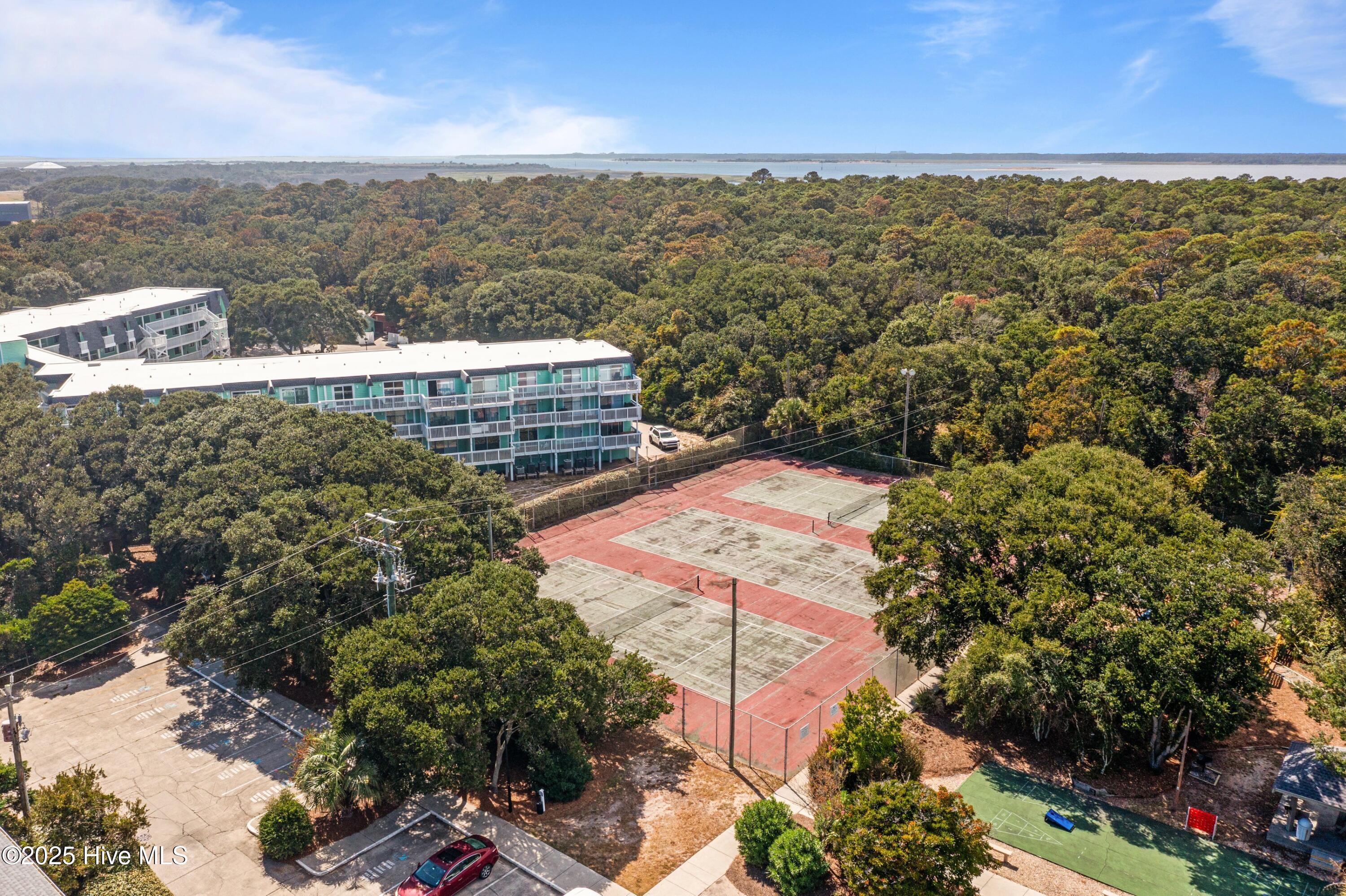 100532800 | Photo 45