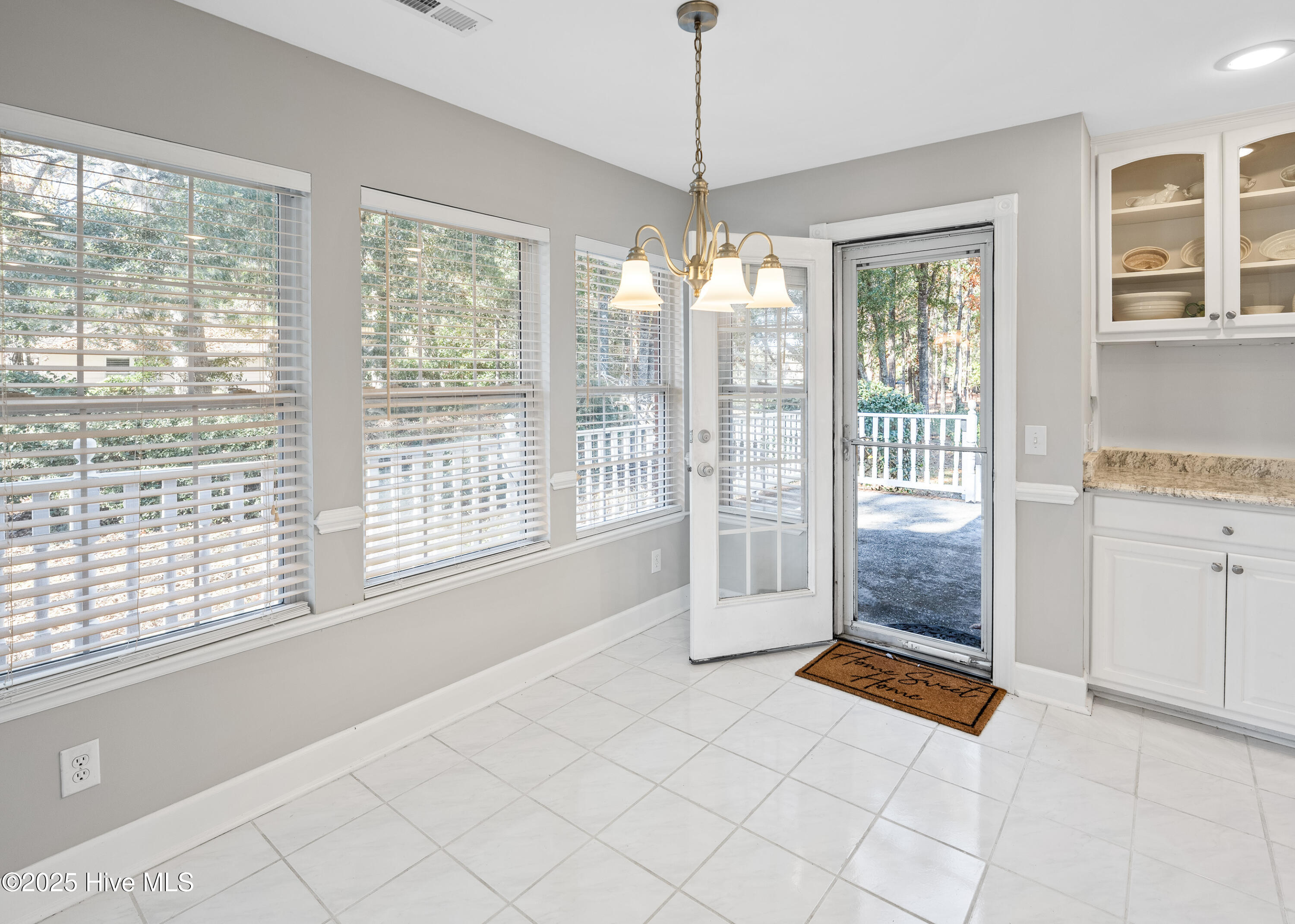 100543941 | Photo 15