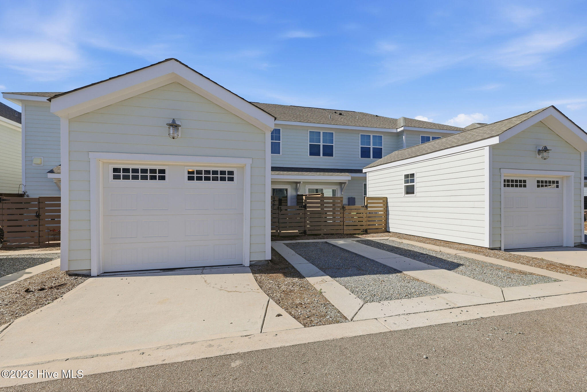 100561271 | Photo 29