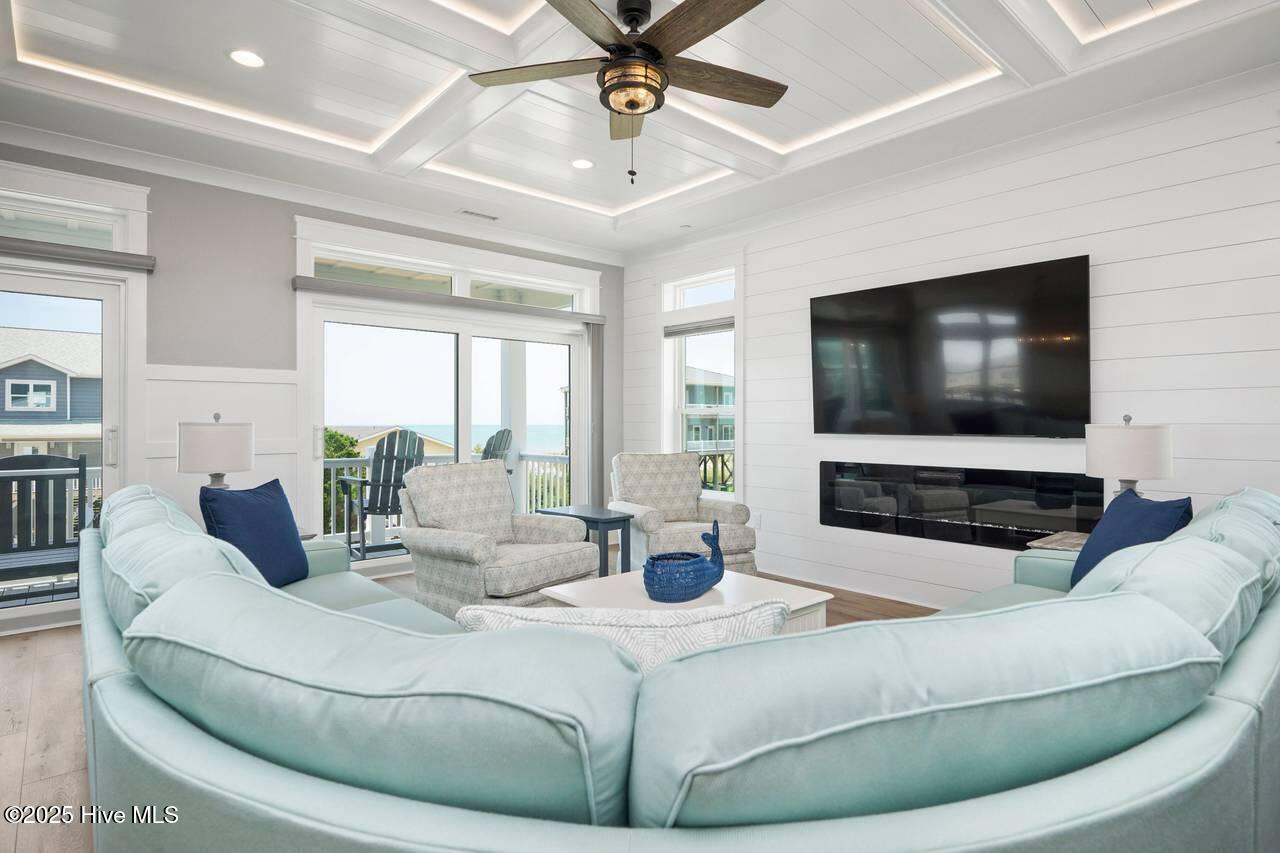 100527522 | Photo 11